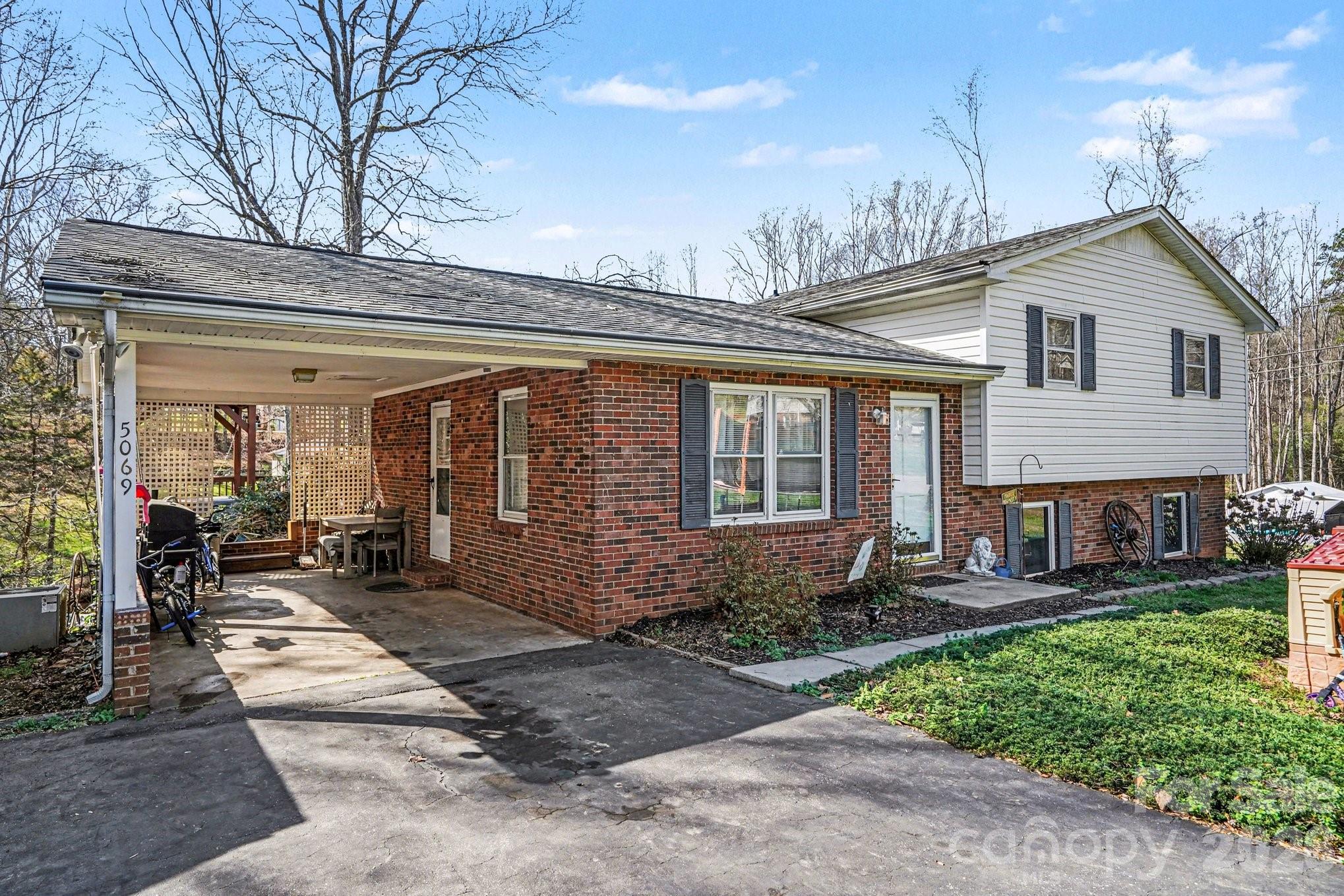 Homes for sale in Conover, NC | 5069 W Piedmont Cir, Conover, NC 28613 | MLS# 4353976