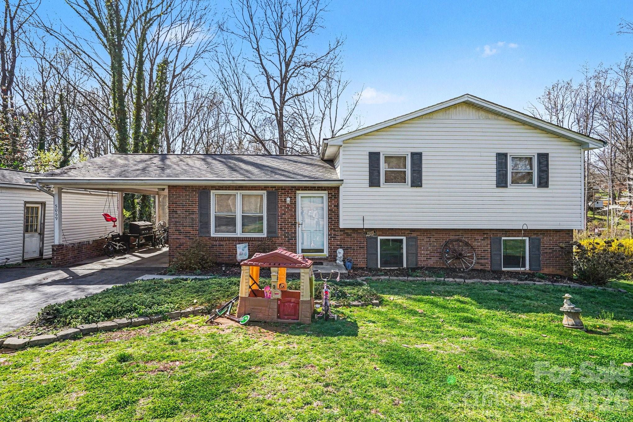 Homes for sale in Conover, NC | 5069 W Piedmont Cir, Conover, NC 28613 | MLS# 4353976