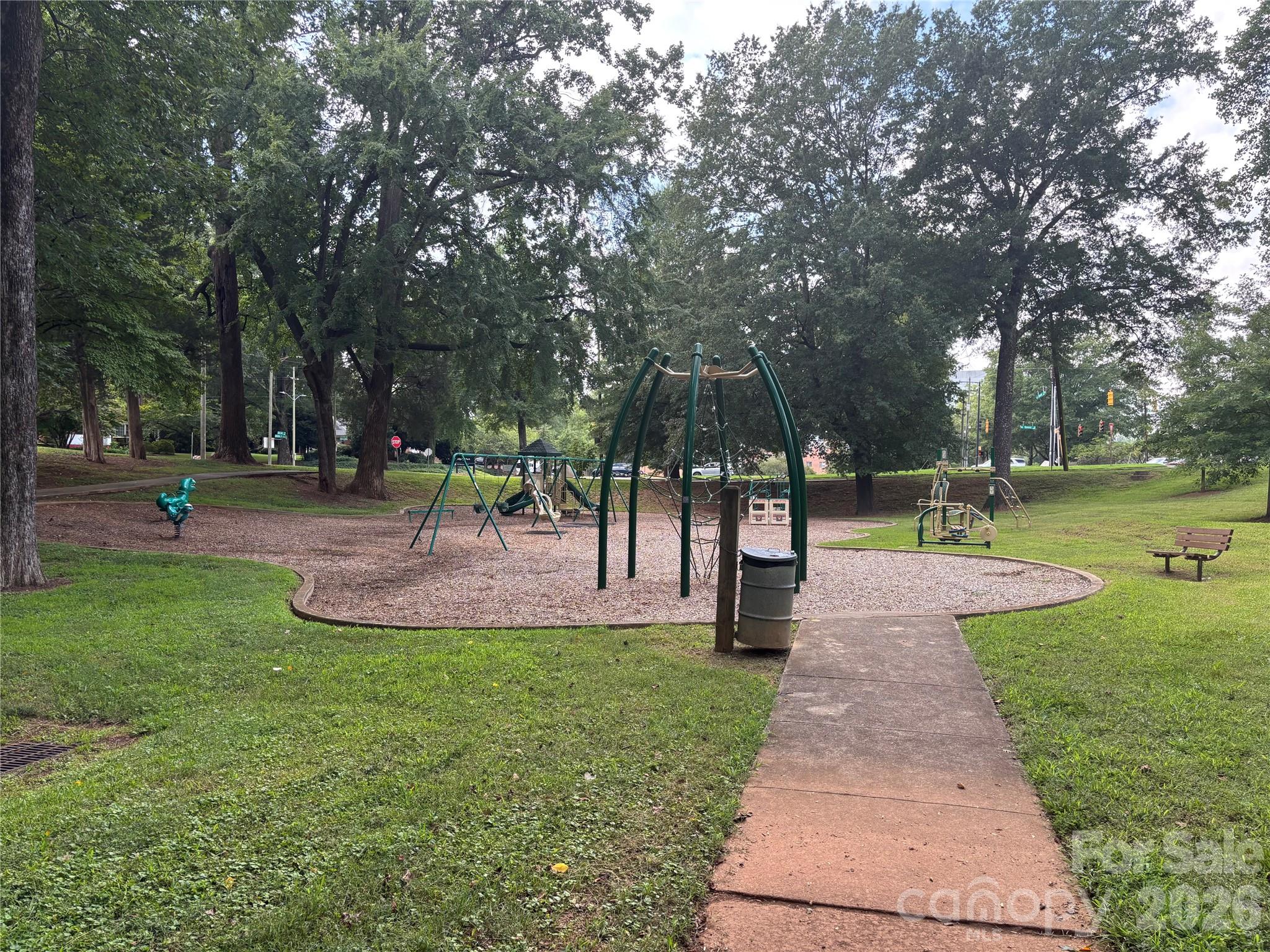 2nd image of 1016 Queens Rd, Charlotte, NC 28207