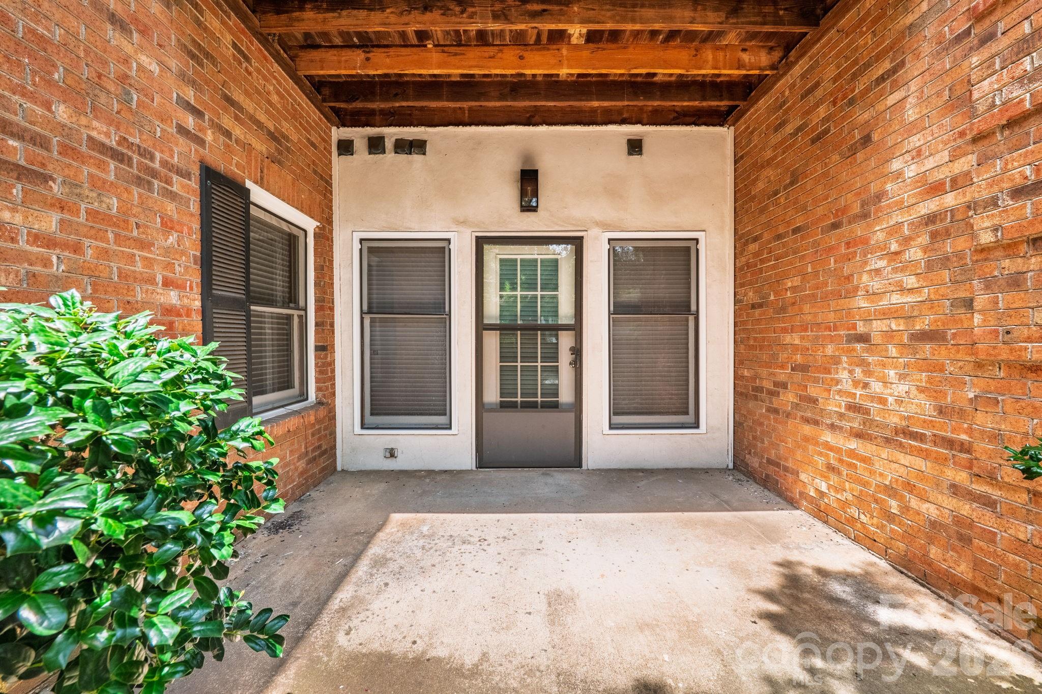 2nd image of 1016 Queens Rd, Charlotte, NC 28207