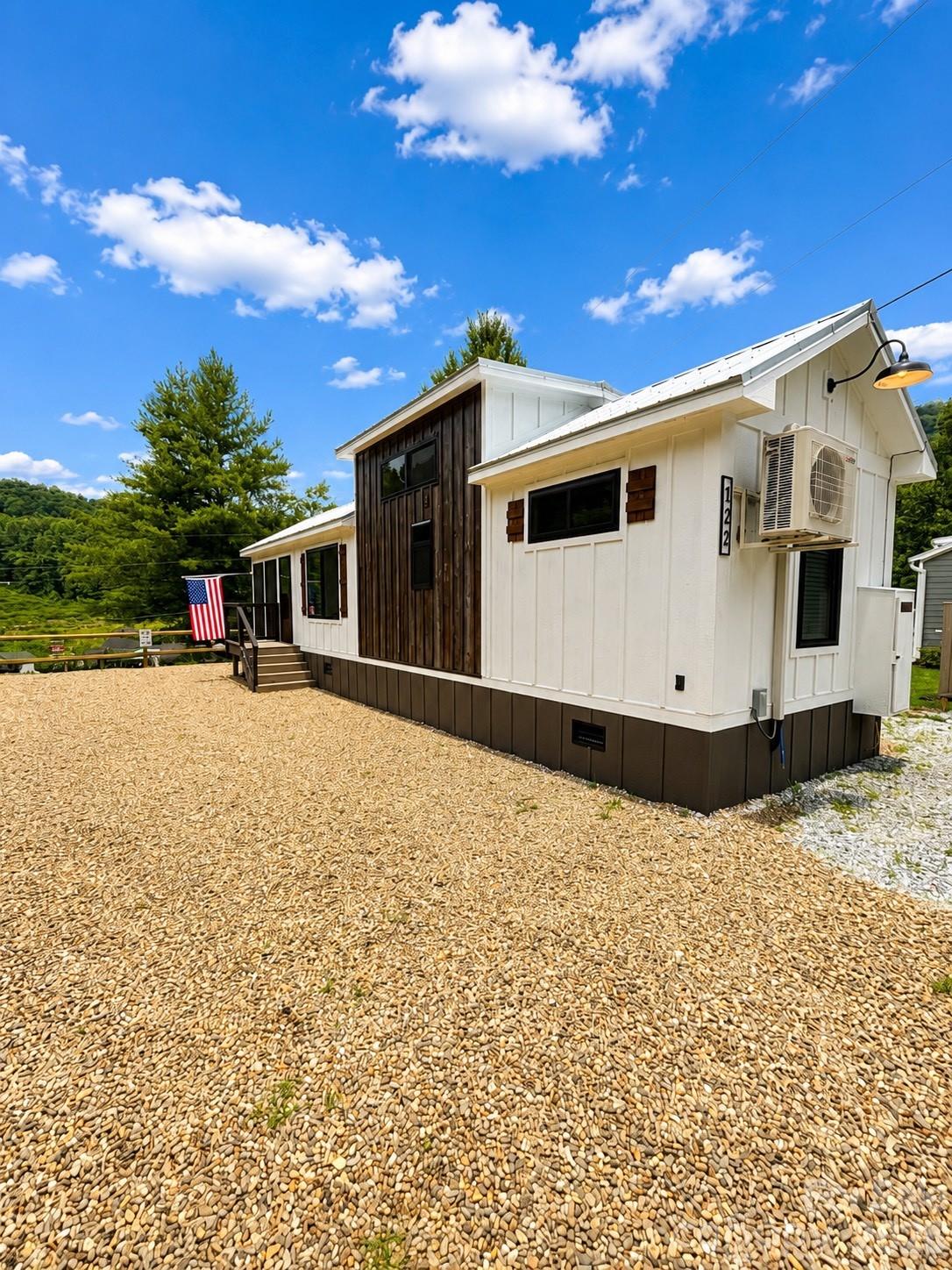 Homes for sale in Scaly Mountain, NC | 122 Mountain Breeze Rdg, Scaly Mountain, NC 28775 | MLS# 4361680