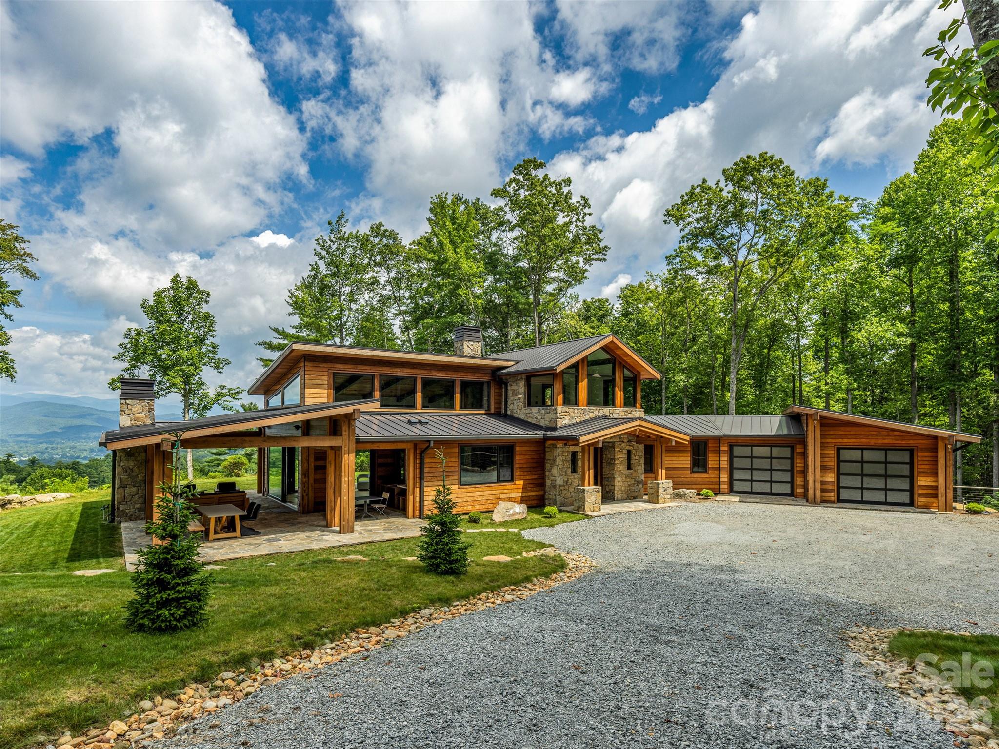 Photo 4 of Single family home for sale at 30 Banks Ln, Brevard, NC 28712 | MLS# 4367938 | Listing updated on 2026-09-04
