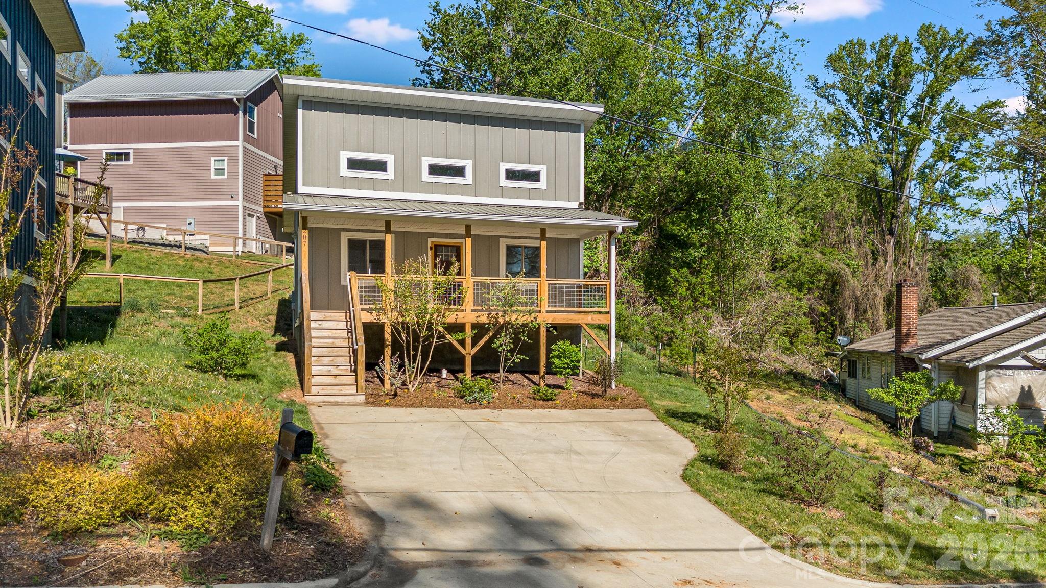2nd image of 207 Hanover St, Asheville, NC 28806 | MLS# 4369999