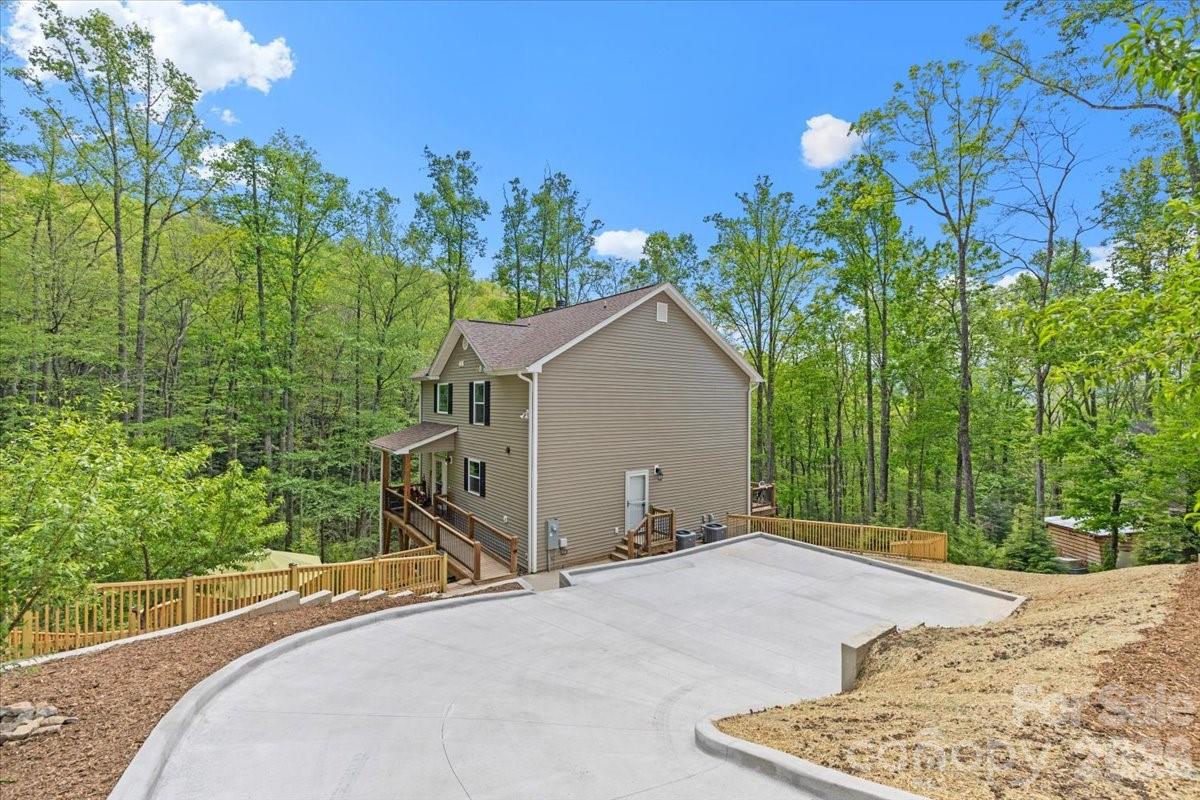 Homes for sale in Swannanoa, NC | 65 Leisure Ln, Swannanoa, NC 28778 | MLS# 4374385