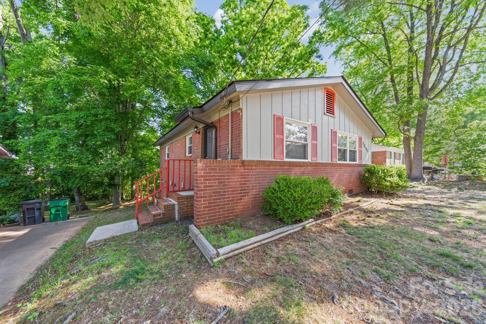 4th image of 5045 Curtiswood Dr, Charlotte, NC 28213 | MLS# 4378276