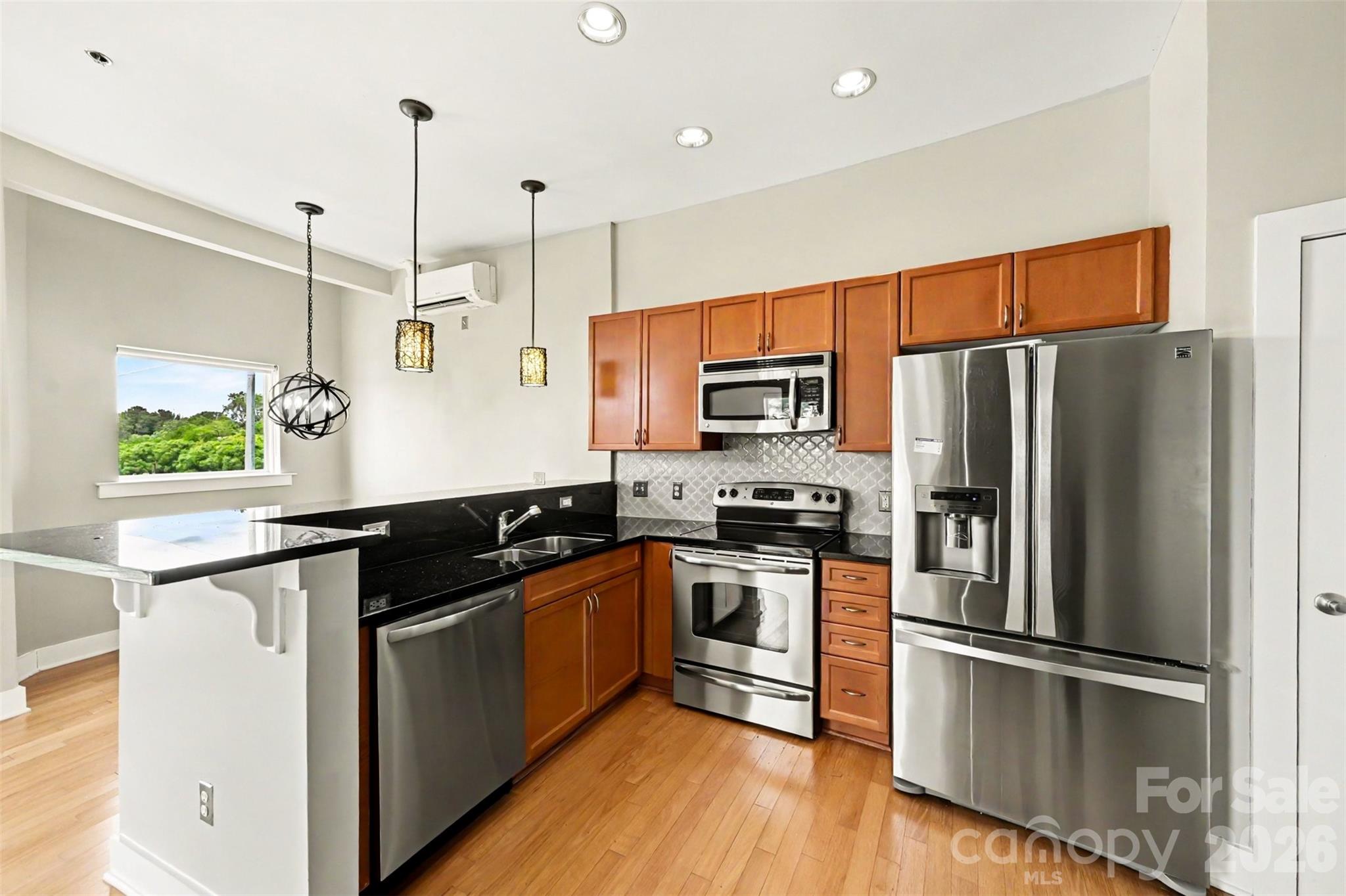 4th image of 633 Mcninch St, Charlotte, NC 27606