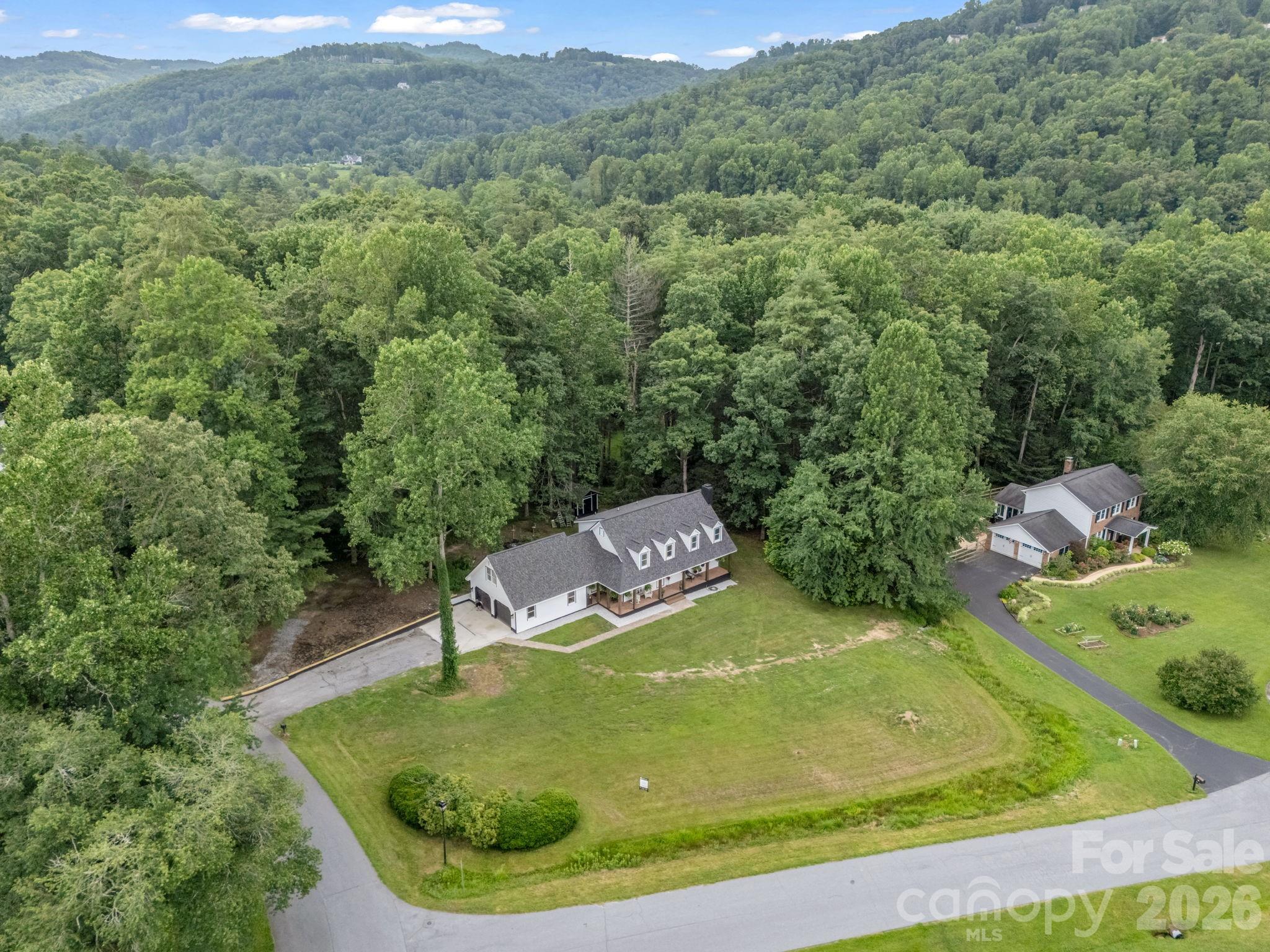 3rd image of 213 Raintree Dr, Hendersonville, NC 28791 | MLS# 4379526