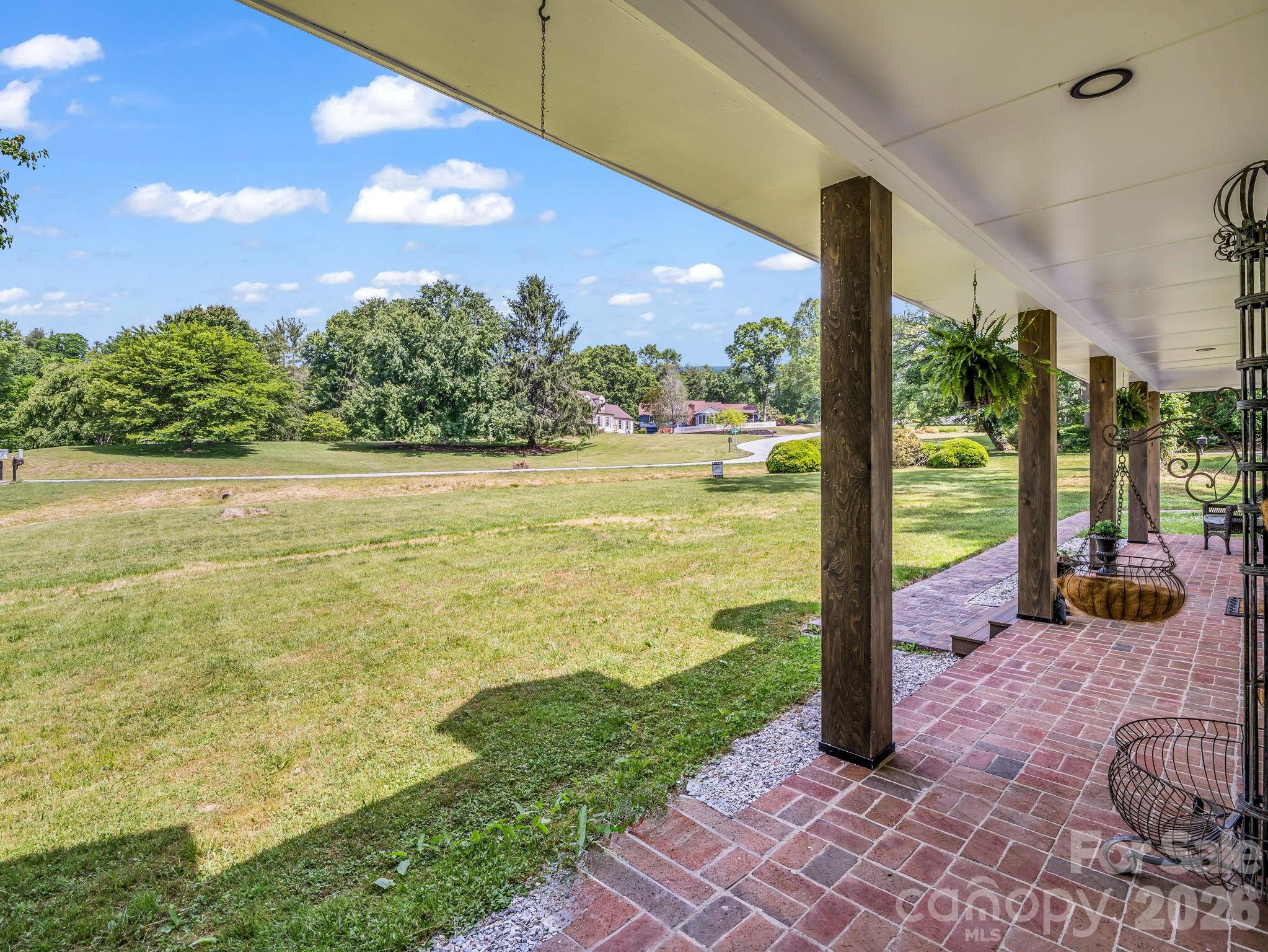 4th image of 213 Raintree Dr, Hendersonville, NC 28791 | MLS# 4379526