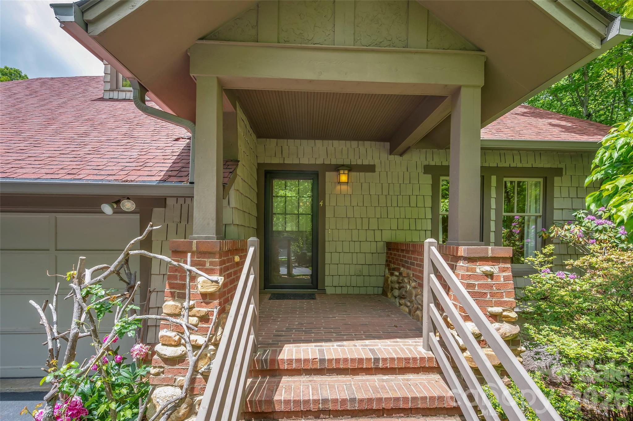 3rd image of 4 Lacoste Dr, Hendersonville, NC 28739 | MLS# 4381202