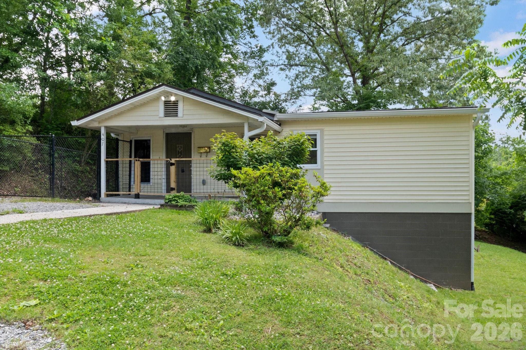 Homes for sale in Brevard, NC | 407 W Main St, Brevard, NC 28712 | MLS# 4382396