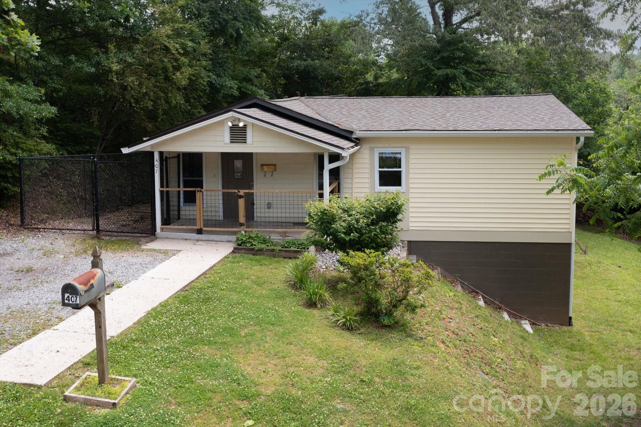 Homes for sale in Brevard, NC | 407 W Main St, Brevard, NC 28712 | MLS# 4382396