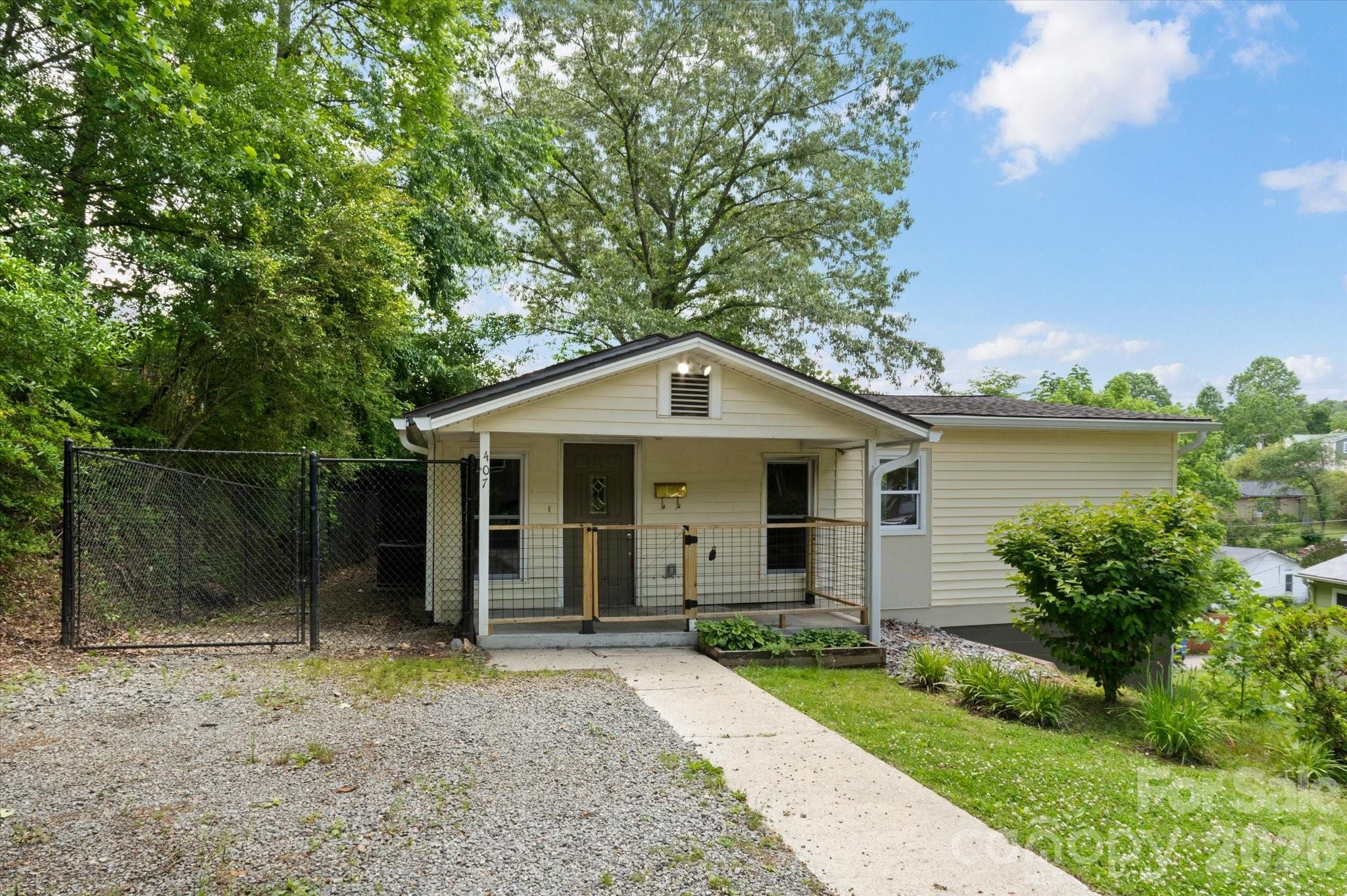 Homes for sale in Brevard, NC | 407 W Main St, Brevard, NC 28712 | MLS# 4382396