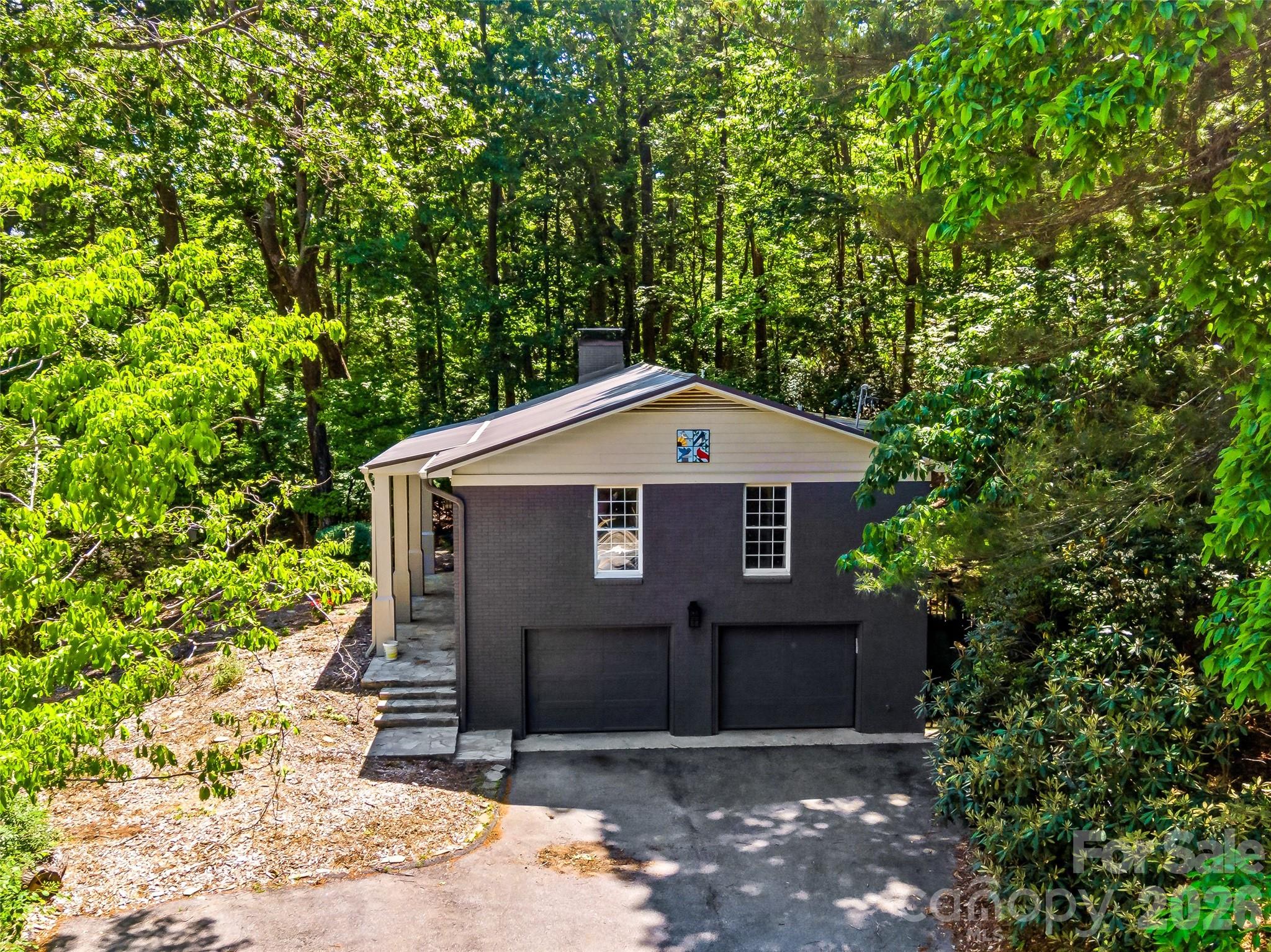 Homes for sale in Hendersonville, NC | 2388 Hebron Rd, Hendersonville, NC 28739 | MLS# 4385371