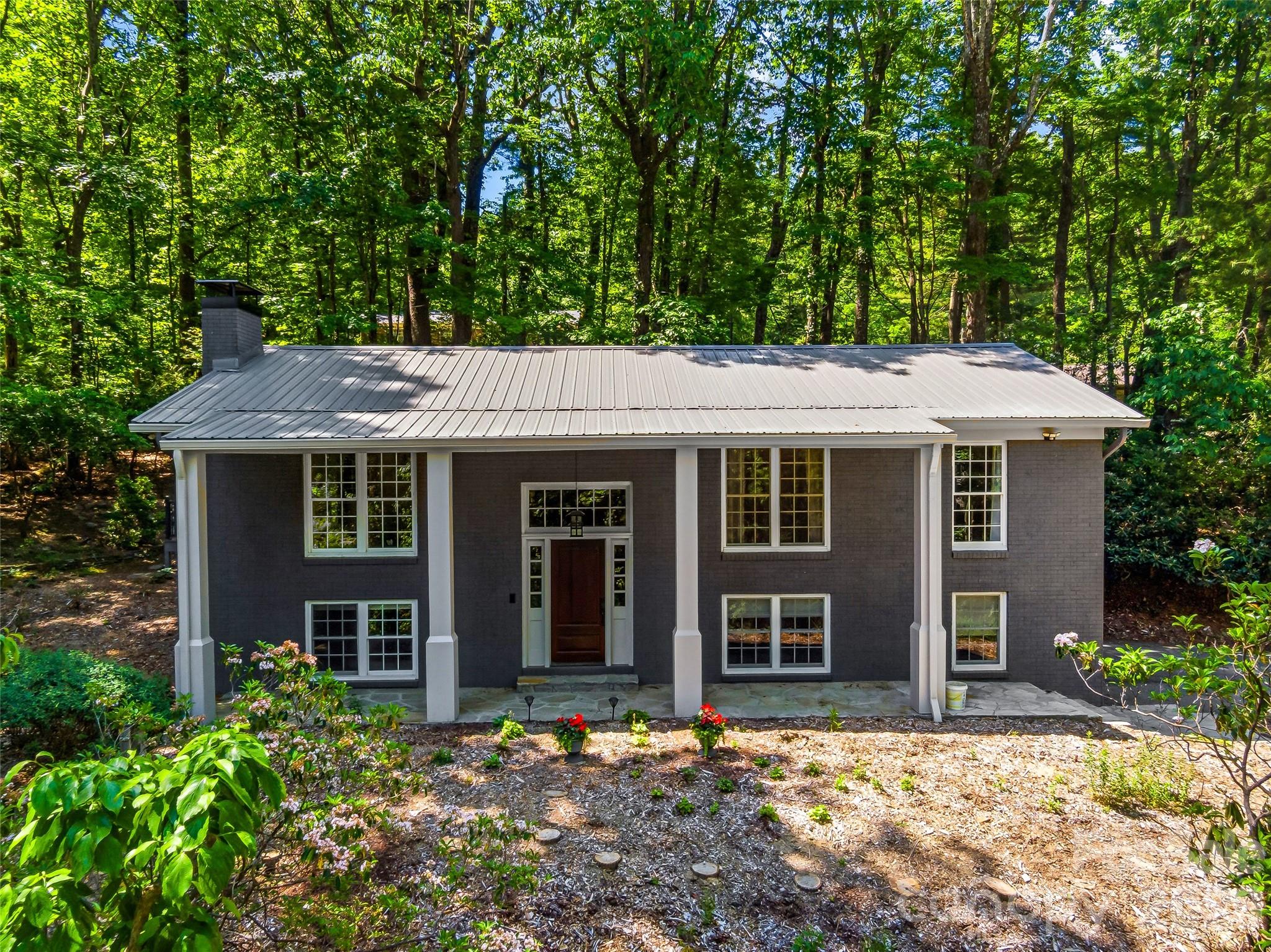 Homes for sale in Hendersonville, NC | 2388 Hebron Rd, Hendersonville, NC 28739 | MLS# 4385371