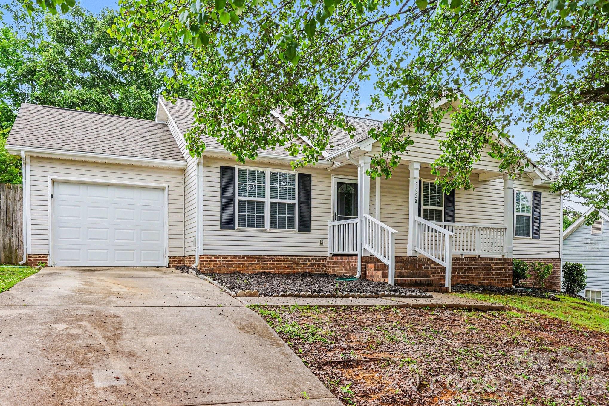 Homes for sale in Charlotte, NC | 8028 Lobilia Ln, Charlotte, NC 28214 | MLS# 4386477