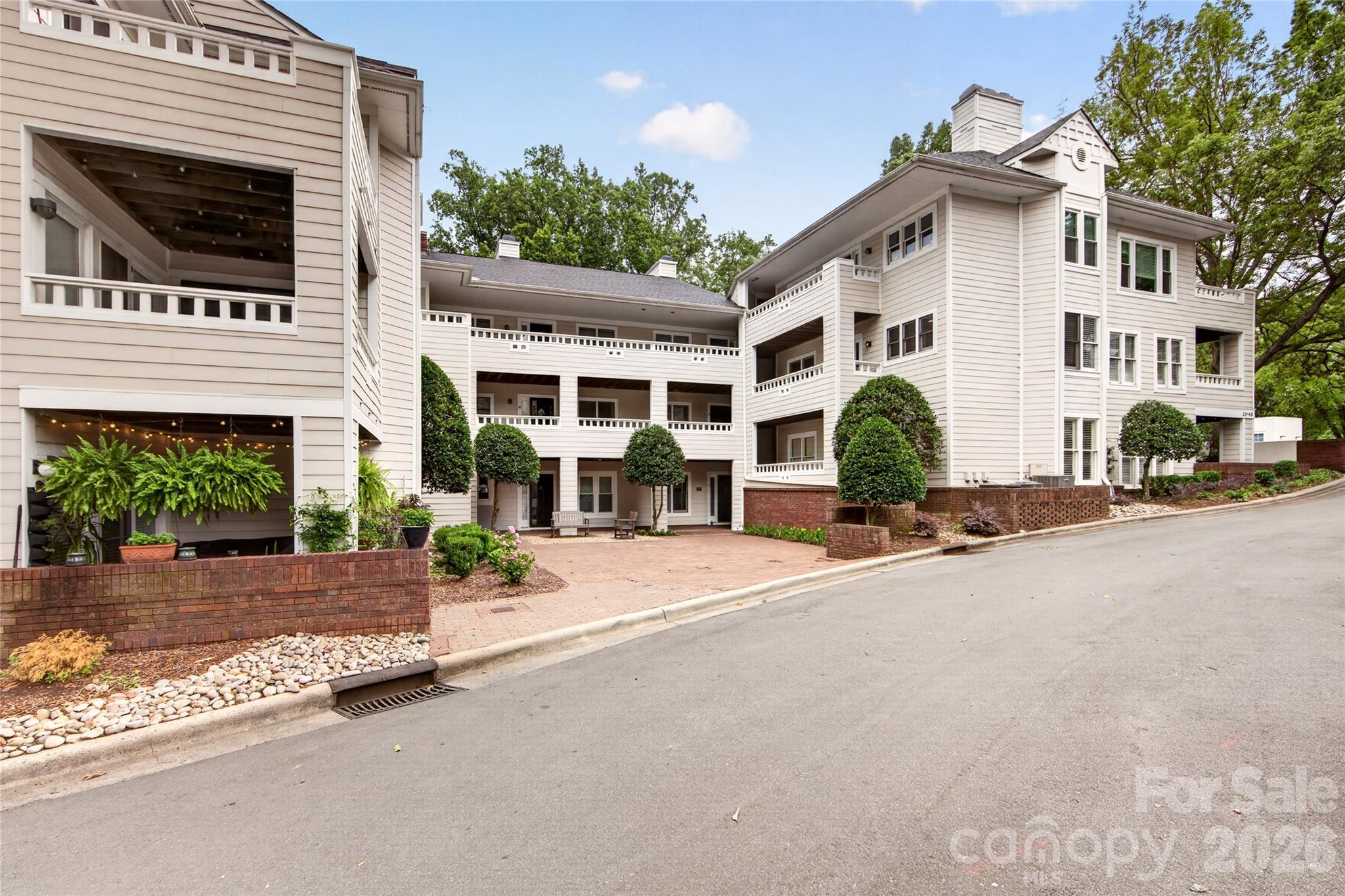 Homes for sale in Charlotte, NC | 2715 Selwyn Ave, Charlotte, NC 28209