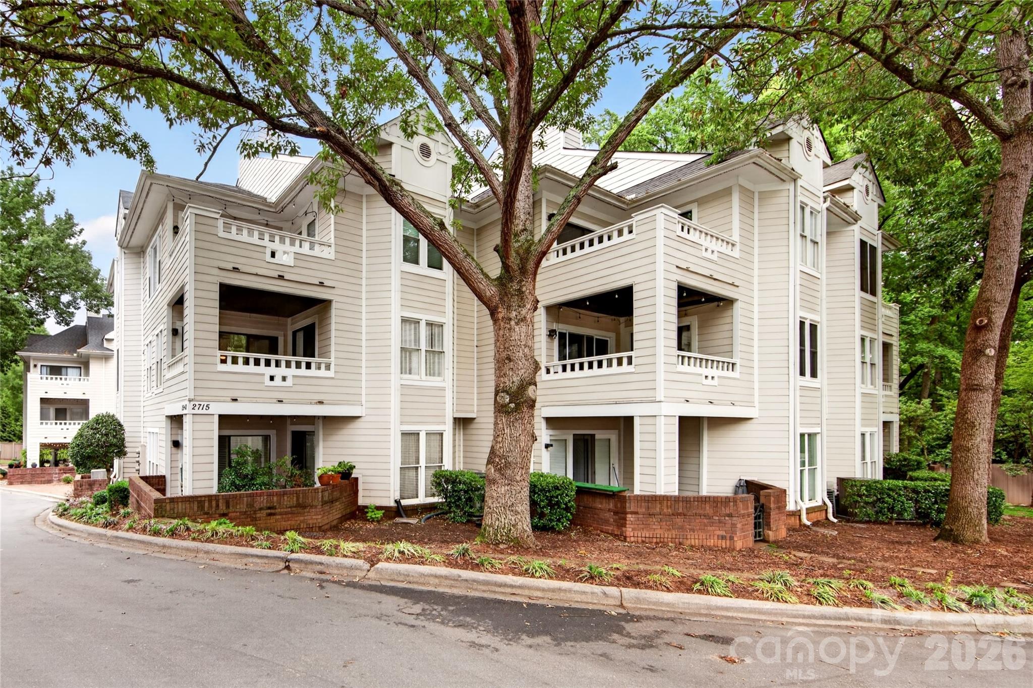 Homes for sale in Charlotte, NC | 2715 Selwyn Ave, Charlotte, NC 28209
