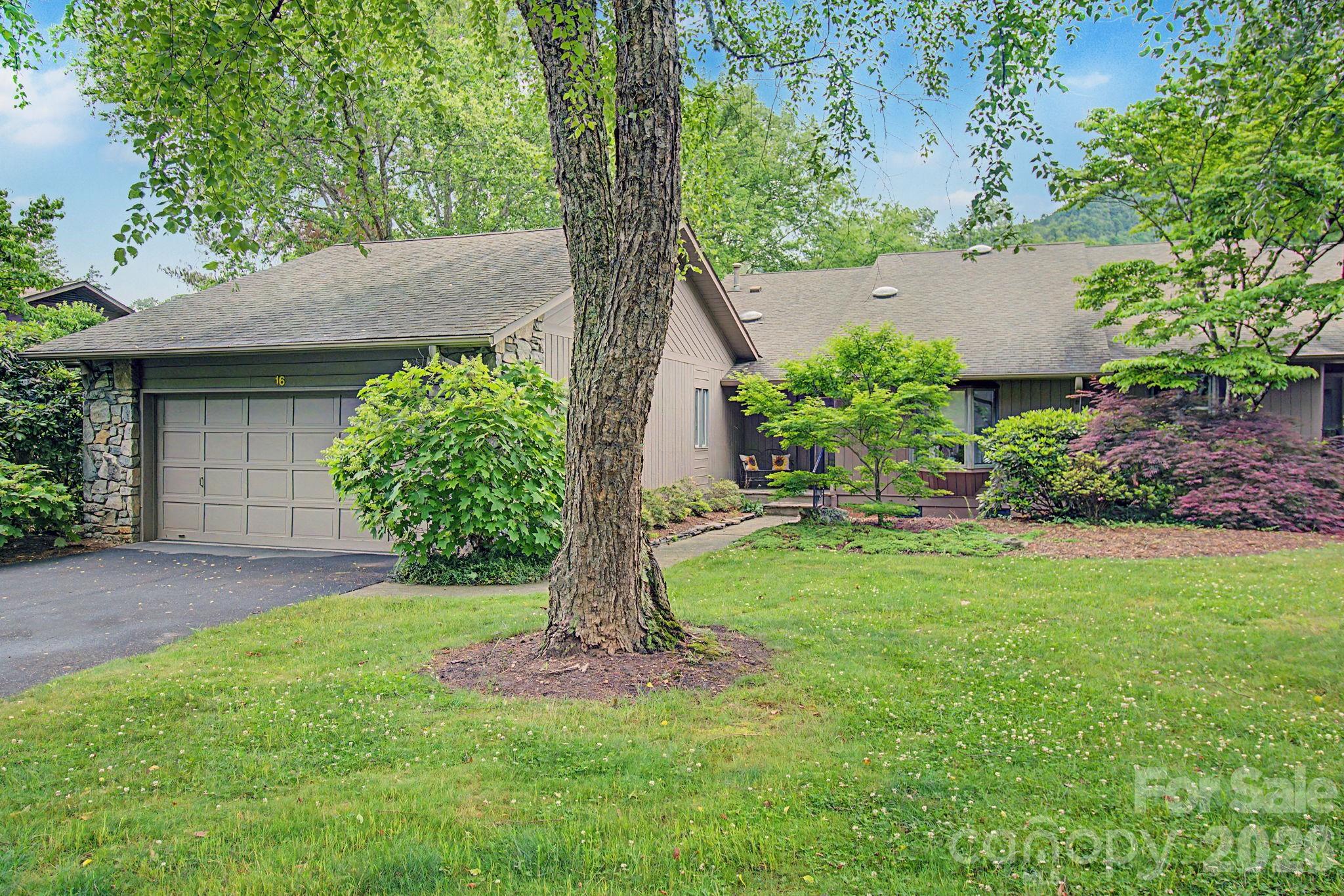 Homes for sale in Asheville, NC | 16 Clubside Dr, Asheville, NC 28804 | MLS# 4386768