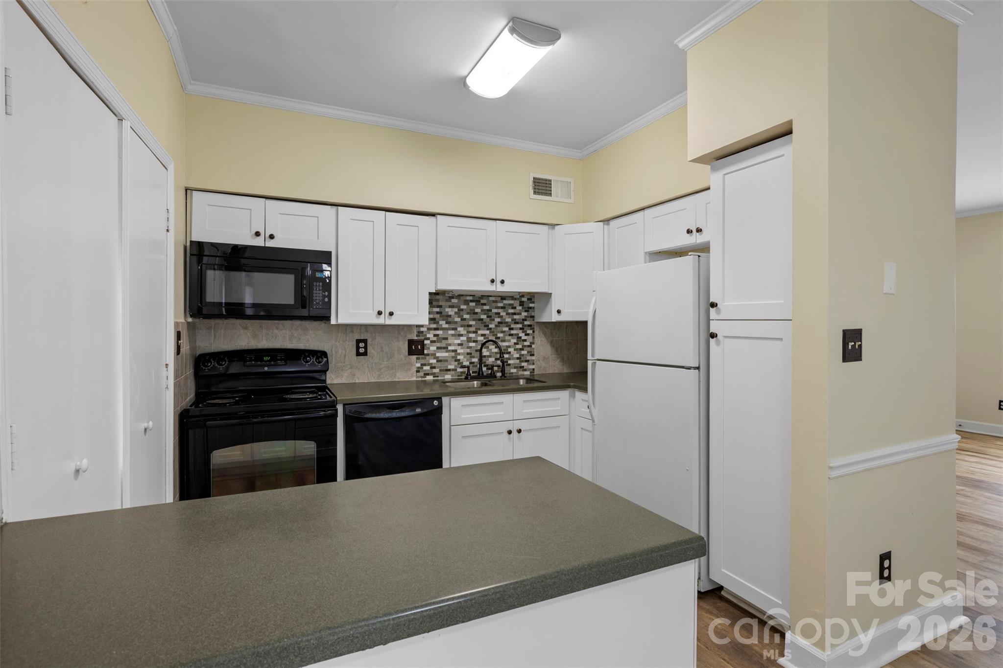 Homes for sale in Charlotte, NC | 5925 Quail Holw Rd, Charlotte, NC 28210