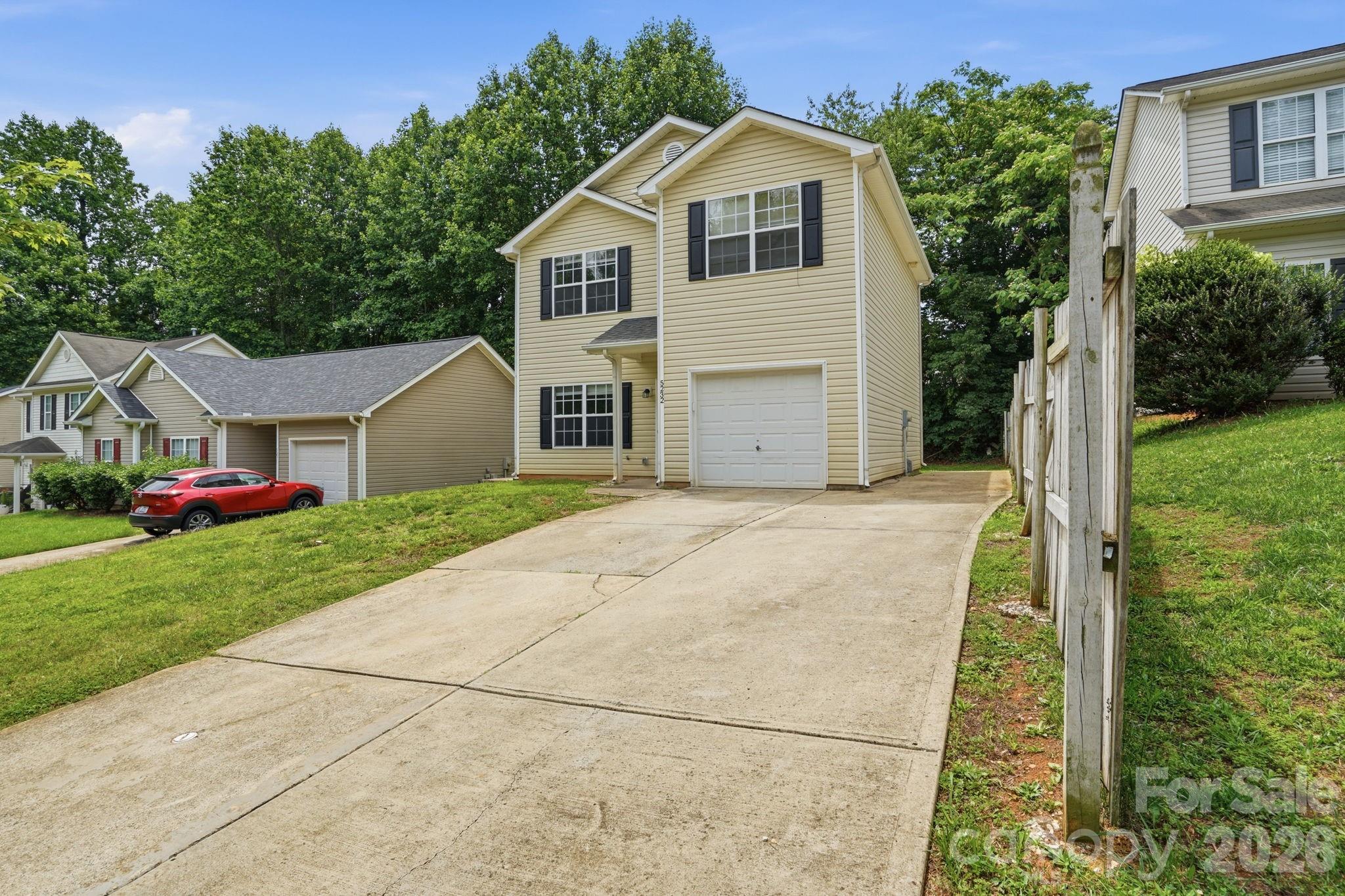 Homes for sale in Charlotte, NC | 5240 Javitz Rd, Charlotte, NC 28216 | MLS# 4387419