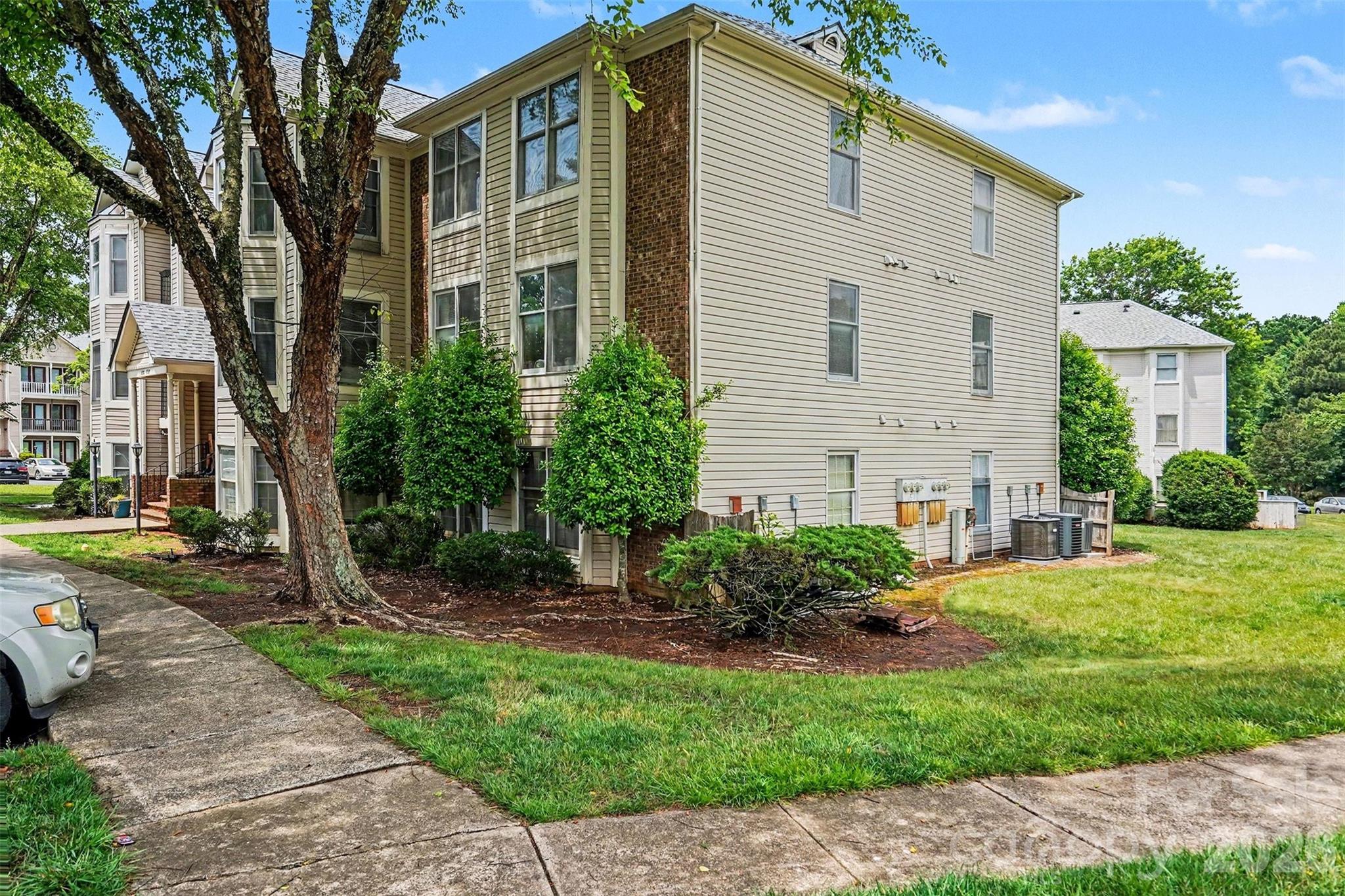 Homes for sale in Charlotte, NC | 6223 Rosecroft Dr #3, Charlotte, NC 28215 | MLS# 4387819