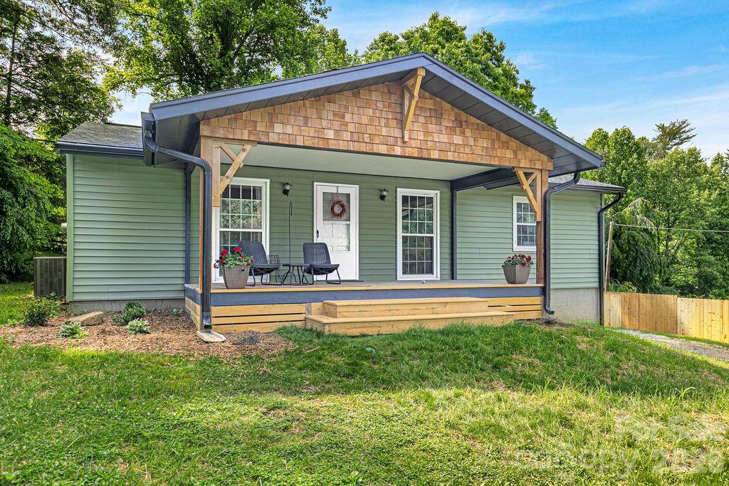 Homes for sale in Brevard, NC | 113 Byrd Ln, Brevard, NC 28712 | MLS# 4388450