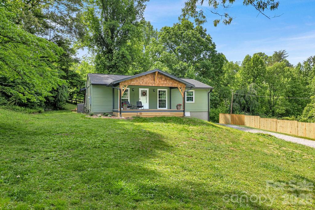 Homes for sale in Brevard, NC | 113 Byrd Ln, Brevard, NC 28712 | MLS# 4388450