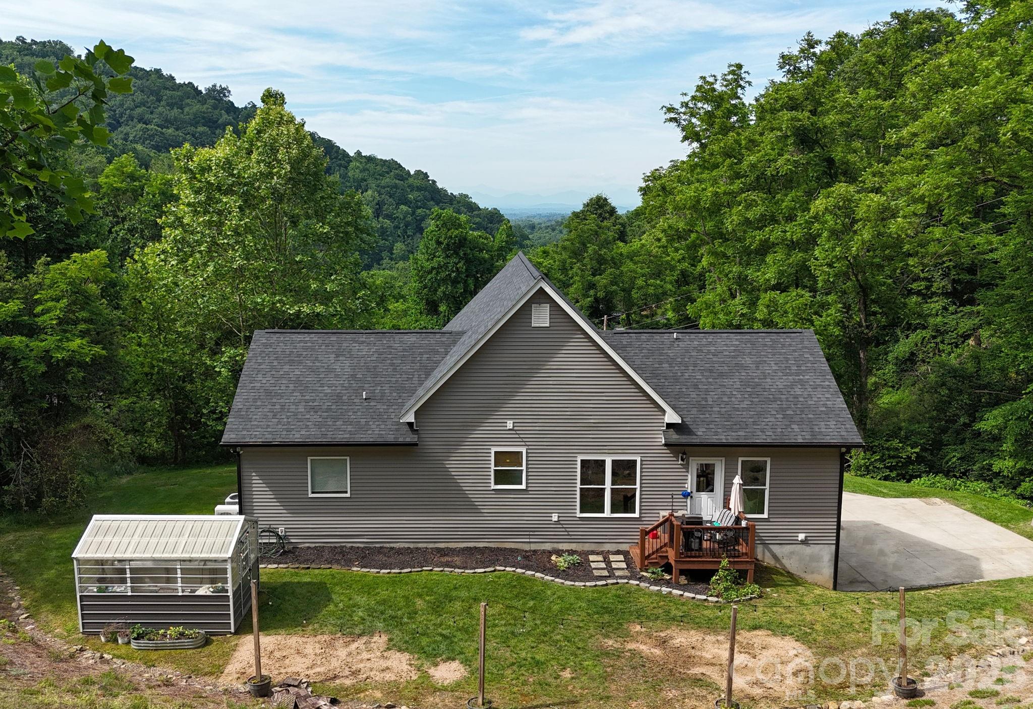 Photo 5 of Single family home for sale at 300 Green Meadow Ln, Mars Hill, NC 28754 | MLS# 4390435 | Listing updated on 2026-09-03