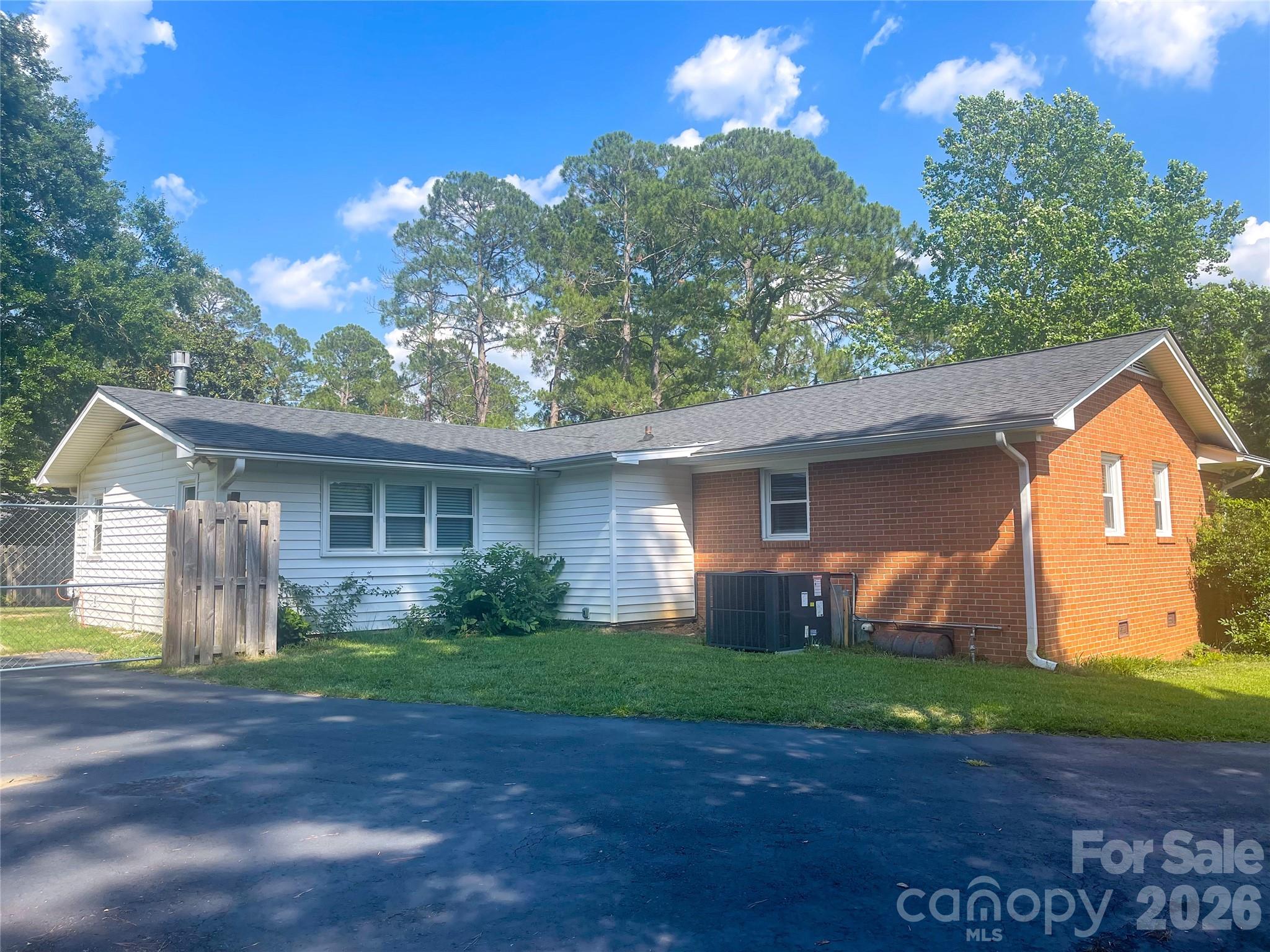 Homes for sale in Cheraw, SC | 14 Hamden Cir, Cheraw, SC 29520 | MLS# 4393268