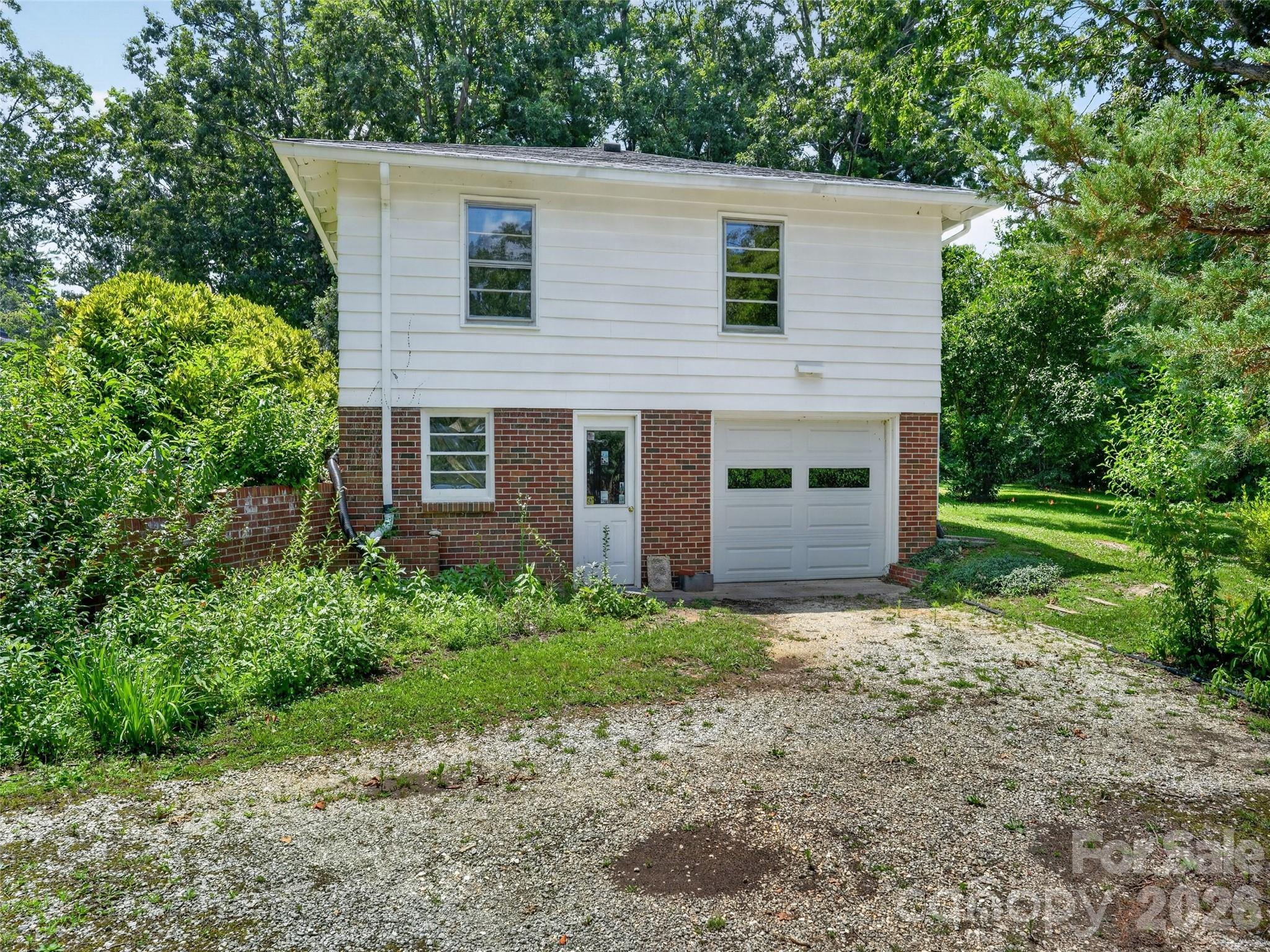 4th image of 3112 Wesley Wy, Hendersonville, NC 28792 | MLS# 4393295