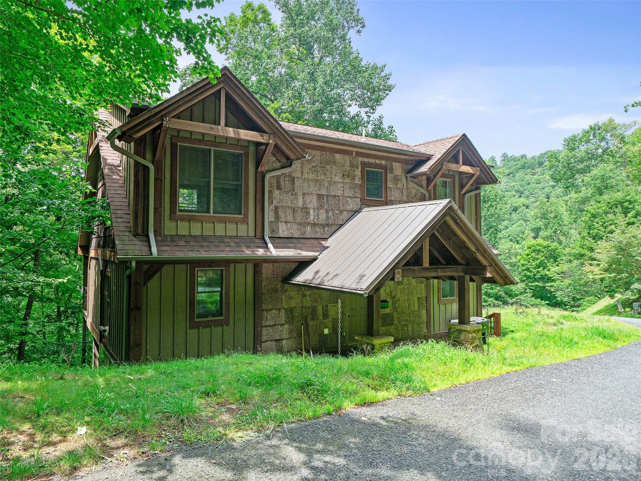 Photo 1 of Single family home for sale at 140 Falls Xing Rd, Burnsville, NC 28714 | MLS# 4393426 | Listing updated on 2026-09-03