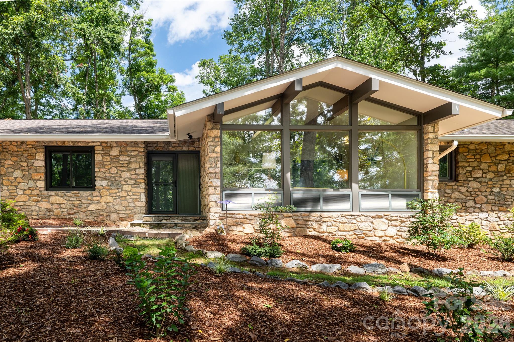 3rd image of 24 Amherst Rd, Biltmore Forest, NC 28803 | MLS# 4394304