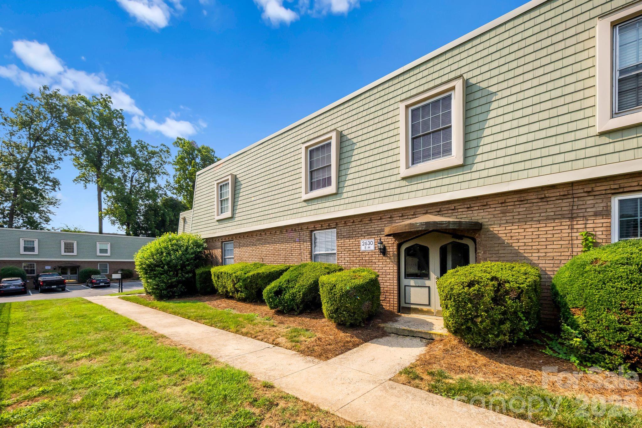 2nd image of 2630 Park Rd, Charlotte, NC 28209