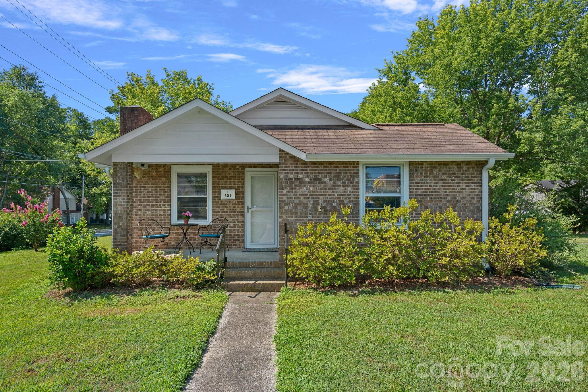 Homes for sale in Dallas, NC | 601 W Main St, Dallas, NC 28034 | MLS# 4400487
