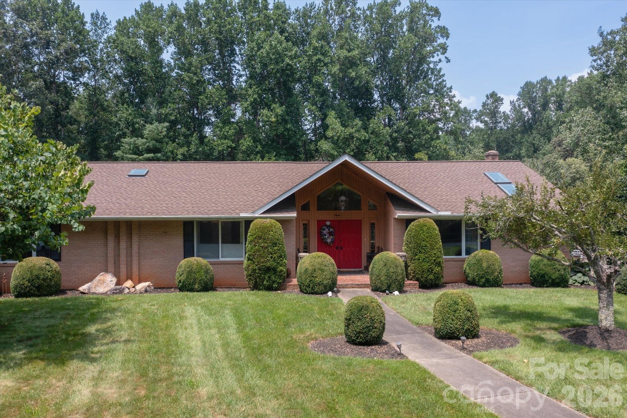 2nd image of 12 Highlander Ln, Hendersonville, NC 28792 | MLS# 4400920