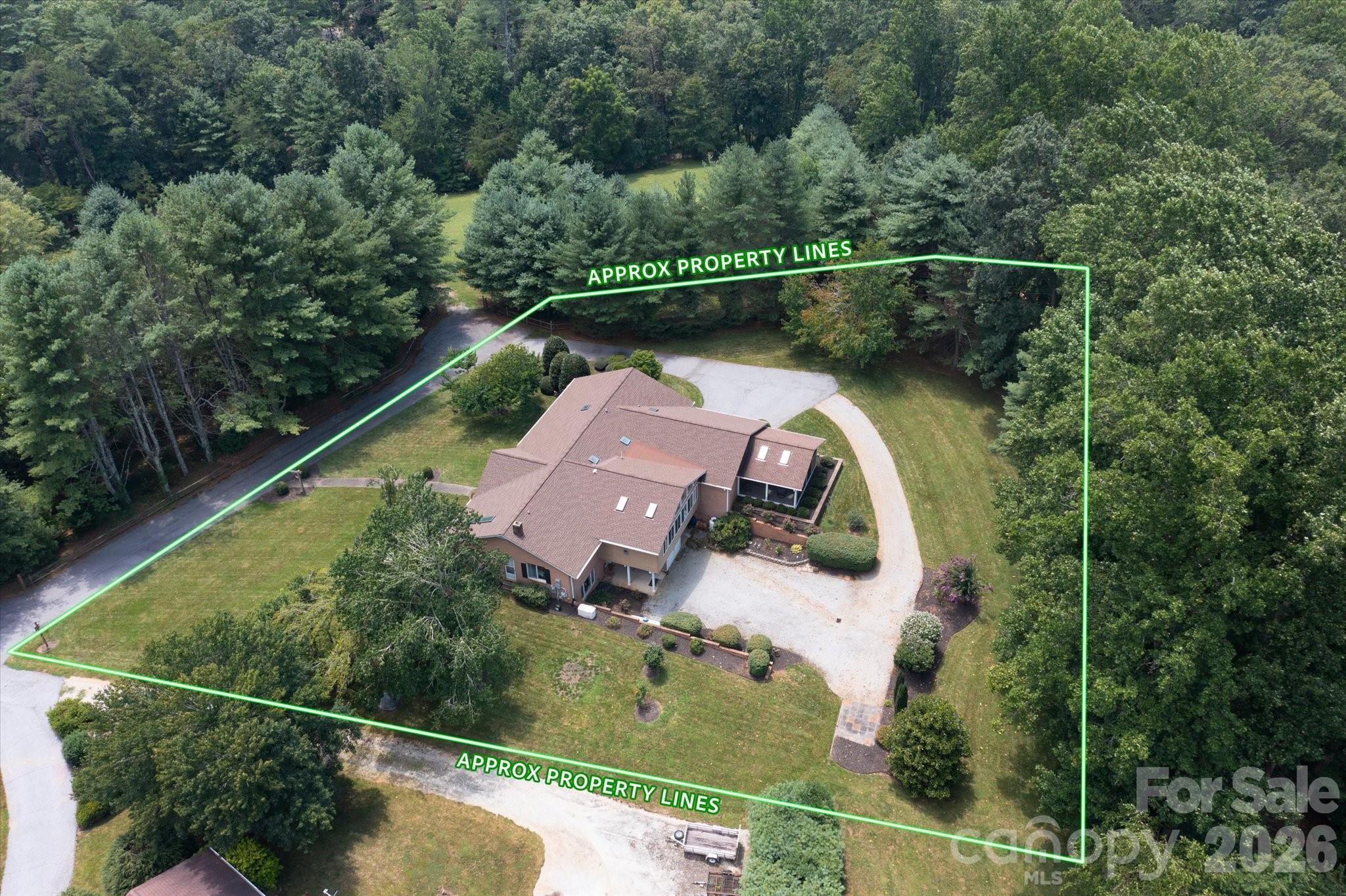 3rd image of 12 Highlander Ln, Hendersonville, NC 28792 | MLS# 4400920