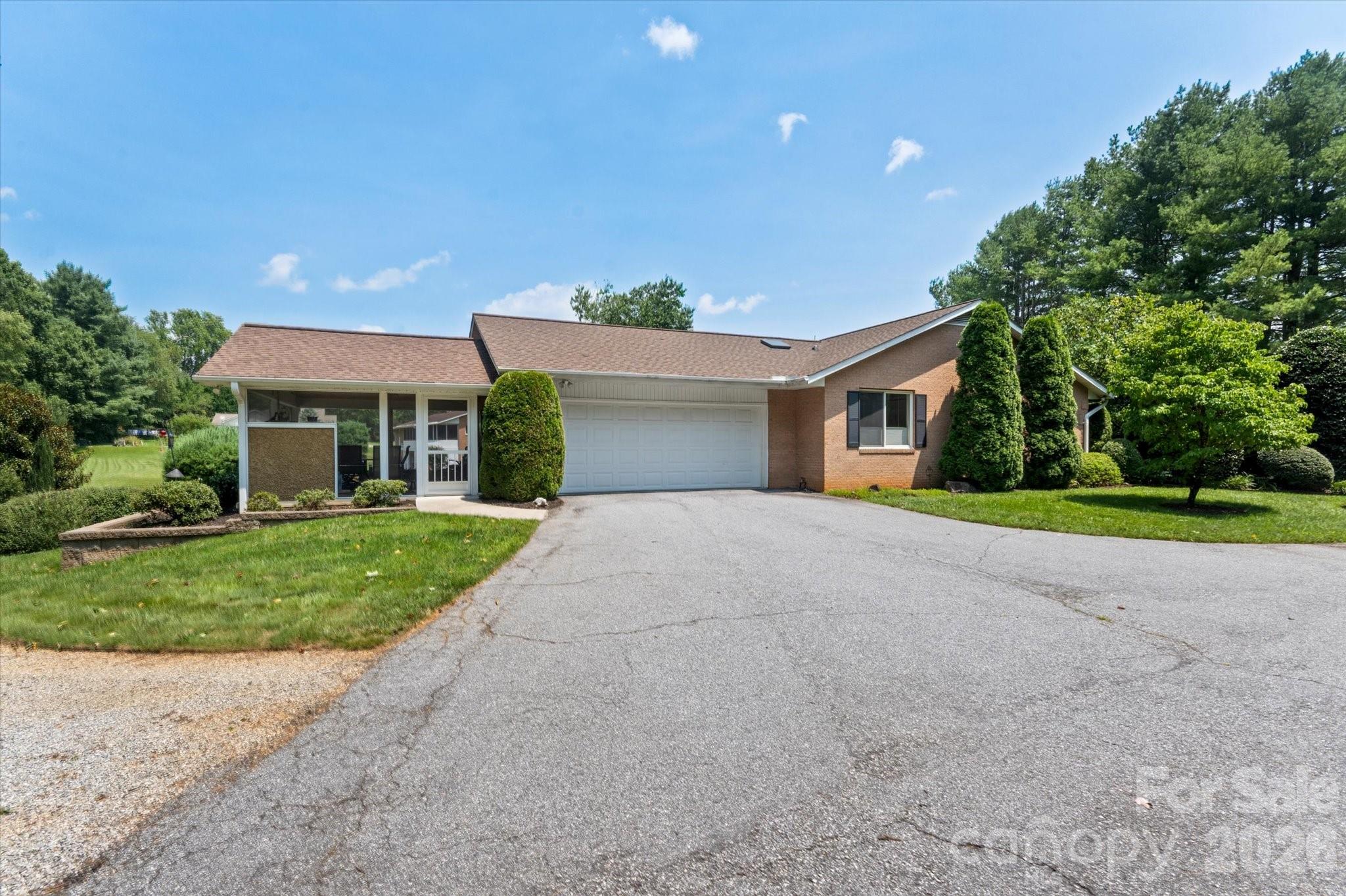 5th image of 12 Highlander Ln, Hendersonville, NC 28792 | MLS# 4400920