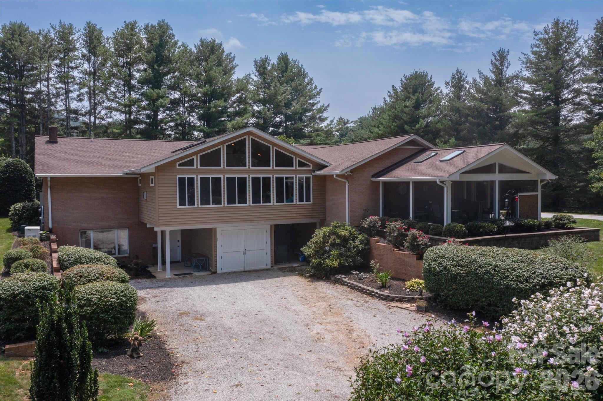 4th image of 12 Highlander Ln, Hendersonville, NC 28792 | MLS# 4400920