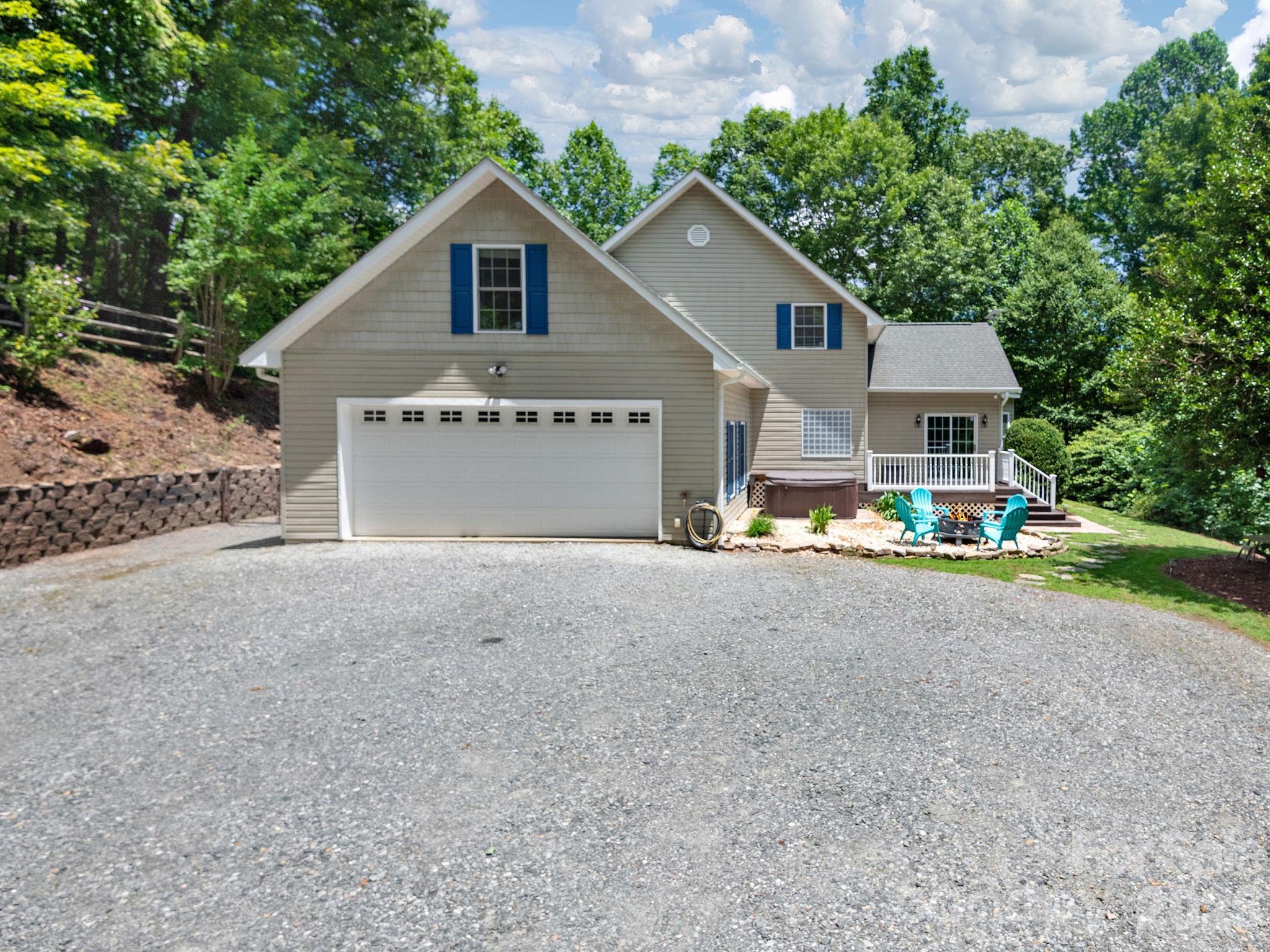 4th image of 49 Indian Ridge Trl, Hendersonville, NC 28739 | MLS# 4401659