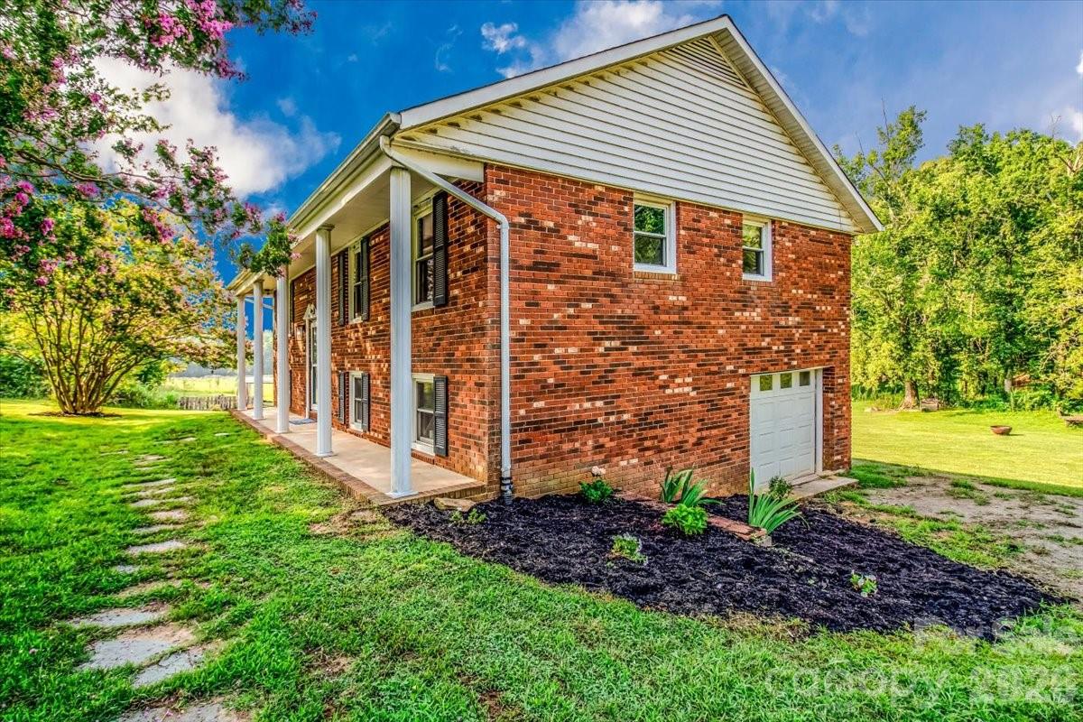 Homes for sale in Ronda, NC | 2910 Old Hwy 60 Hwy, Ronda, NC 28670 | MLS# 4402333