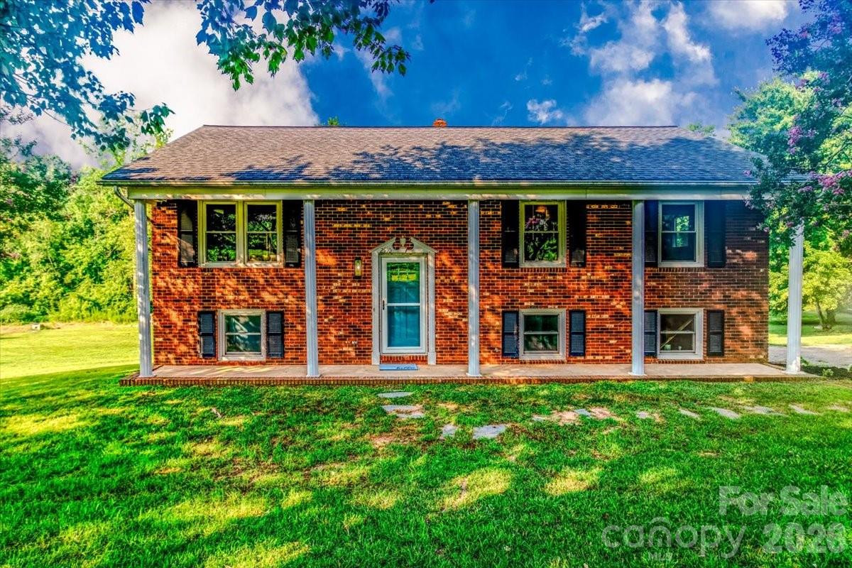 Homes for sale in Ronda, NC | 2910 Old Hwy 60 Hwy, Ronda, NC 28670 | MLS# 4402333