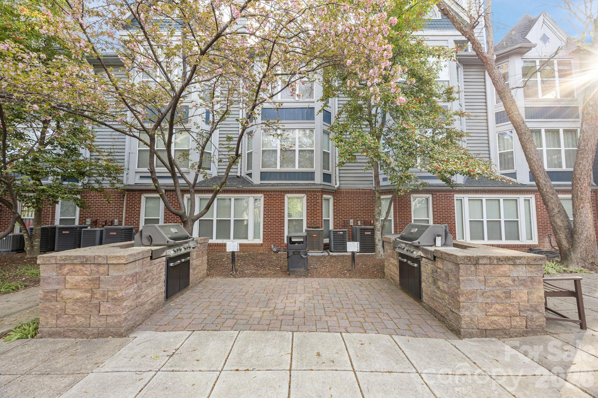 image of 525 N Graham St, Charlotte, NC 28202