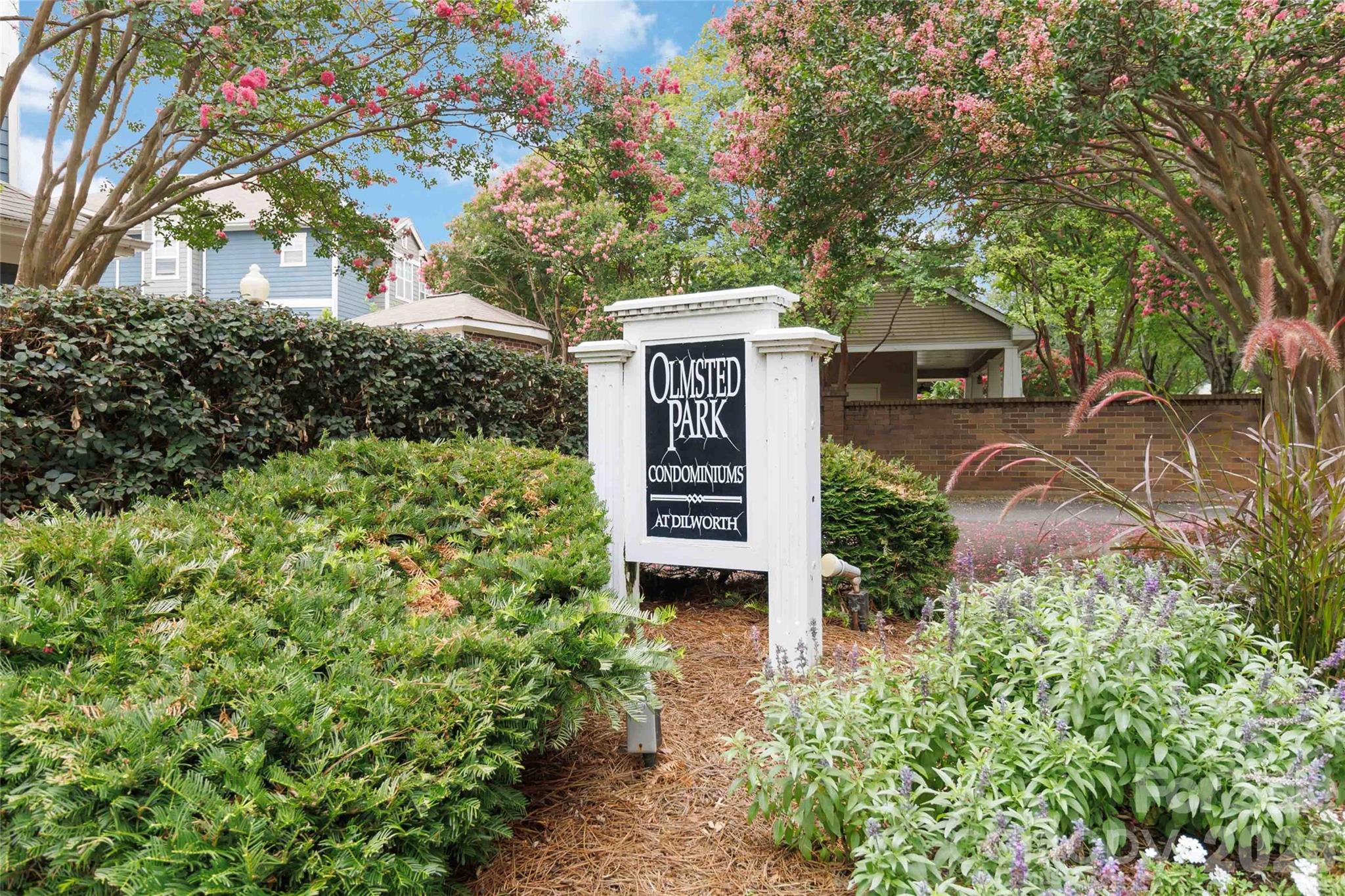 3rd image of 417 Olmsted Park Pl, Charlotte, NC 28203