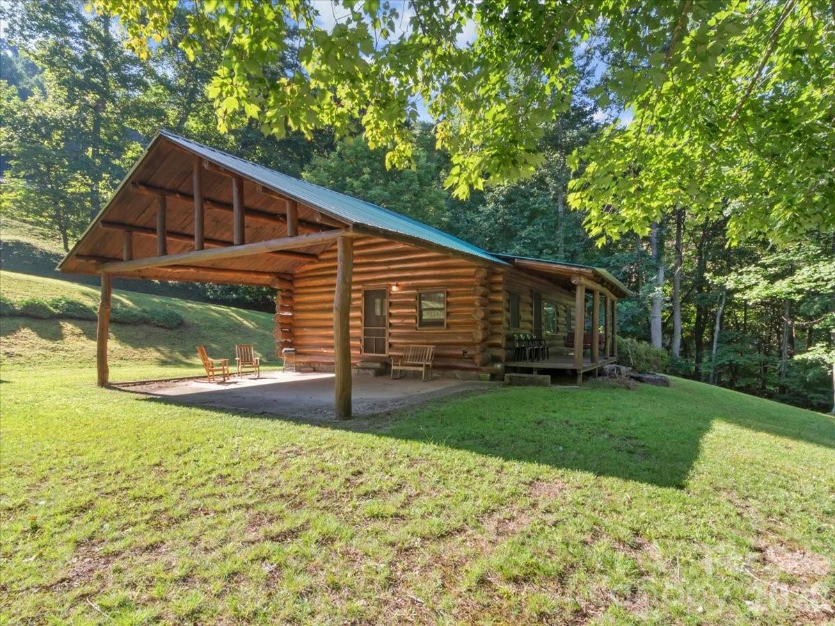 Homes for sale in Green Mountain, NC | 230 Chatter Box Ln, Green Mountain, NC 28740 | MLS# 4402999