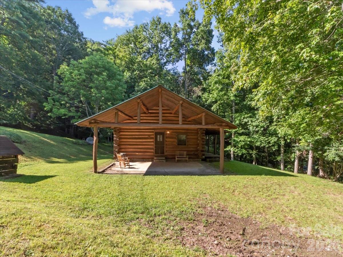 Homes for sale in Green Mountain, NC | 230 Chatter Box Ln, Green Mountain, NC 28740 | MLS# 4402999