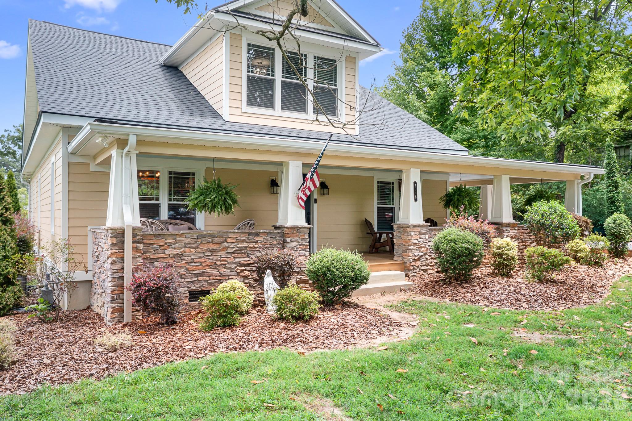 2nd image of 708 N Grove St, Lincolnton, NC 28092 | MLS# 4403174
