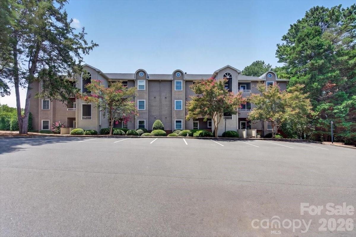 Homes for sale in Charlotte, NC | 9709 Emerald Point Dr #8, Charlotte, NC 28278 | MLS# 4403326