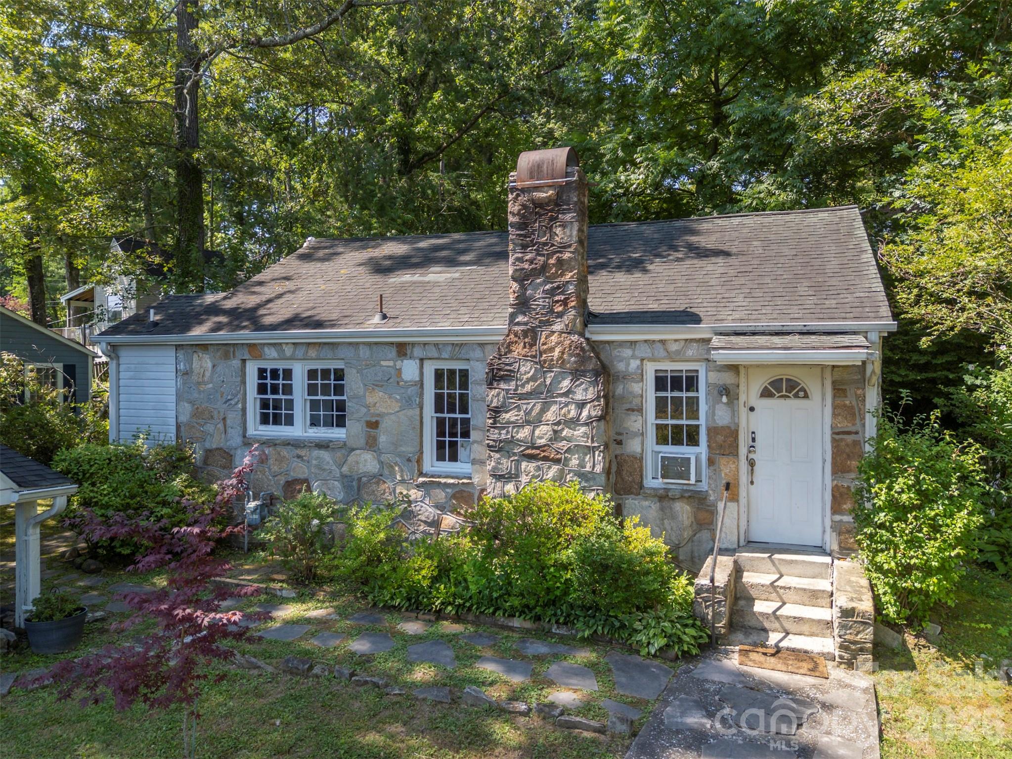 2nd image of 720 Sylvan Blvd, Hendersonville, NC 28791 | MLS# 4403637
