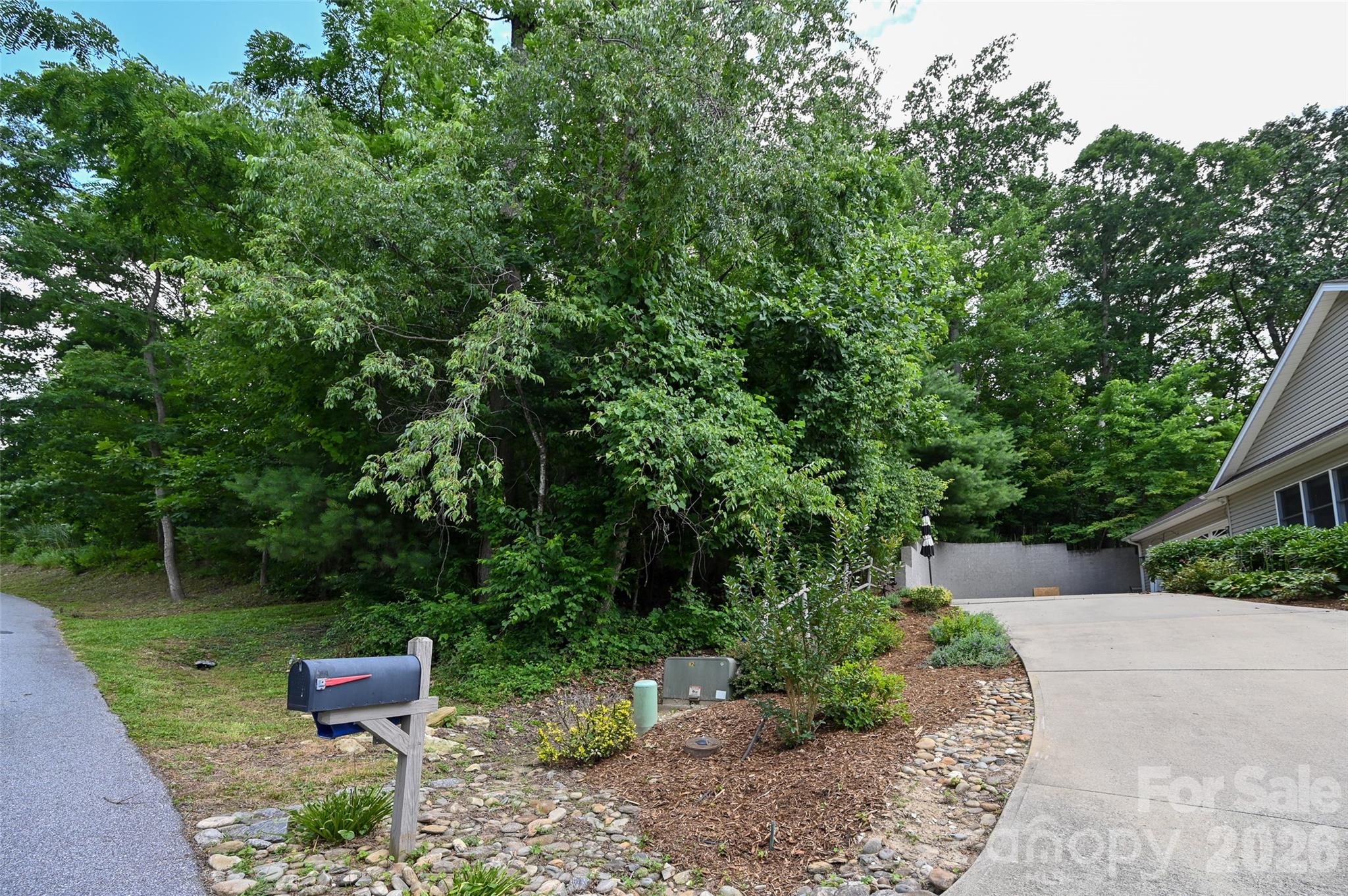 3rd image of 77 Carriage West Dr, Hendersonville, NC 28791 | MLS# 4403806