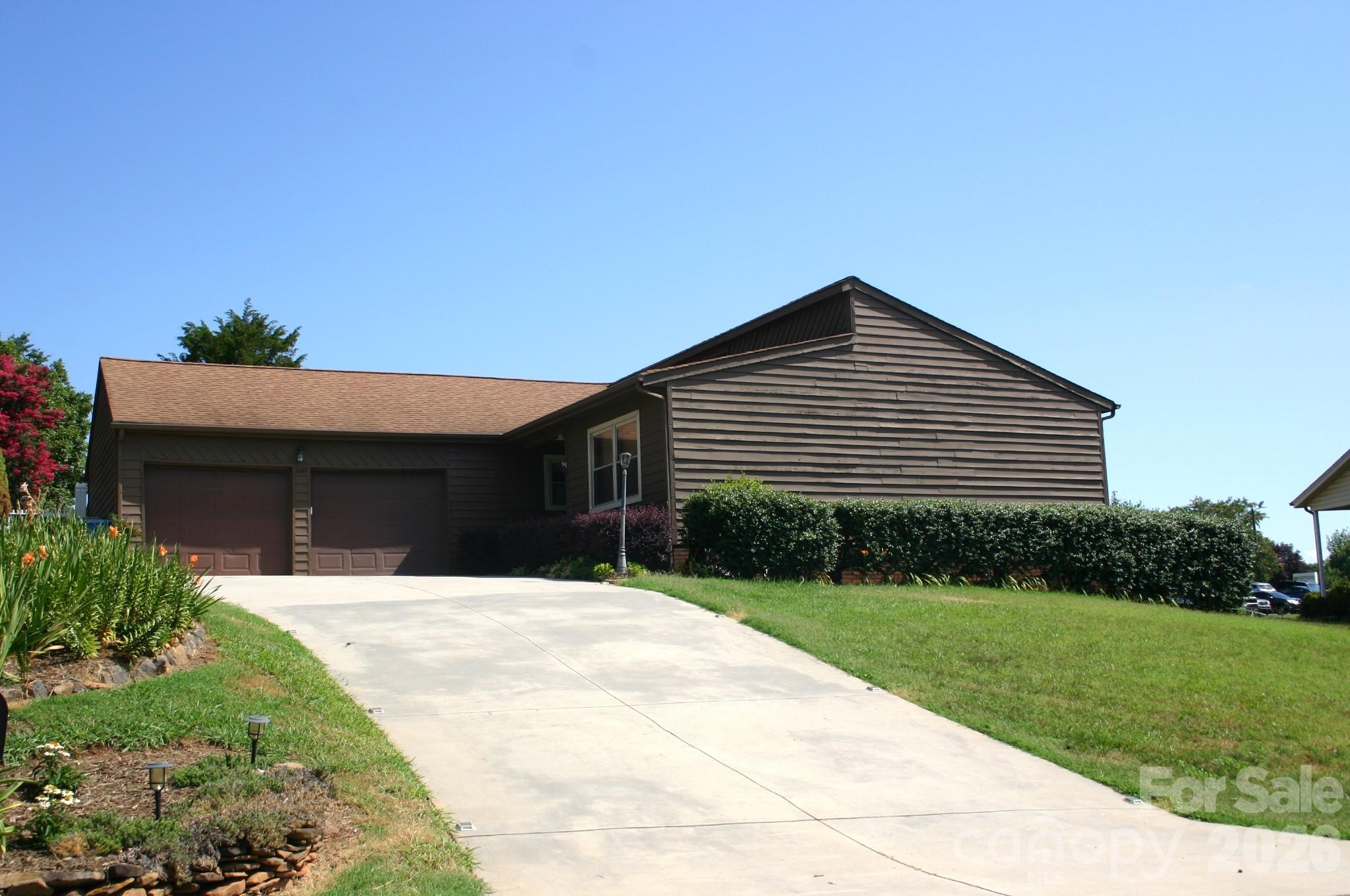 1st image of 1647 Woodridge Cir, Hickory, NC 28602 | MLS# 4403829